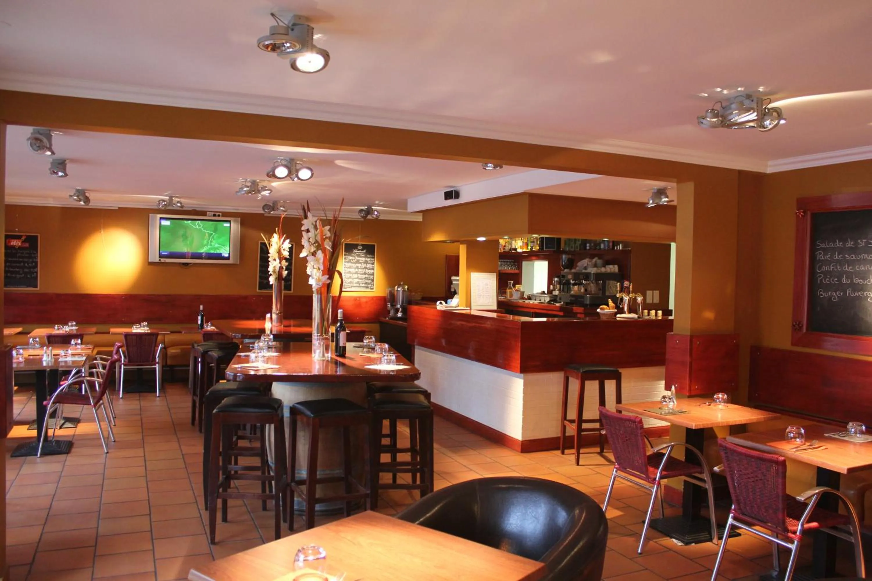 Restaurant/places to eat in Logis Les Provinciales