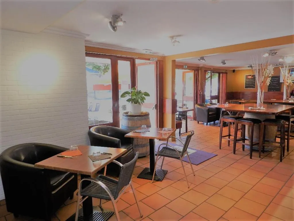 Restaurant/places to eat in Logis Les Provinciales