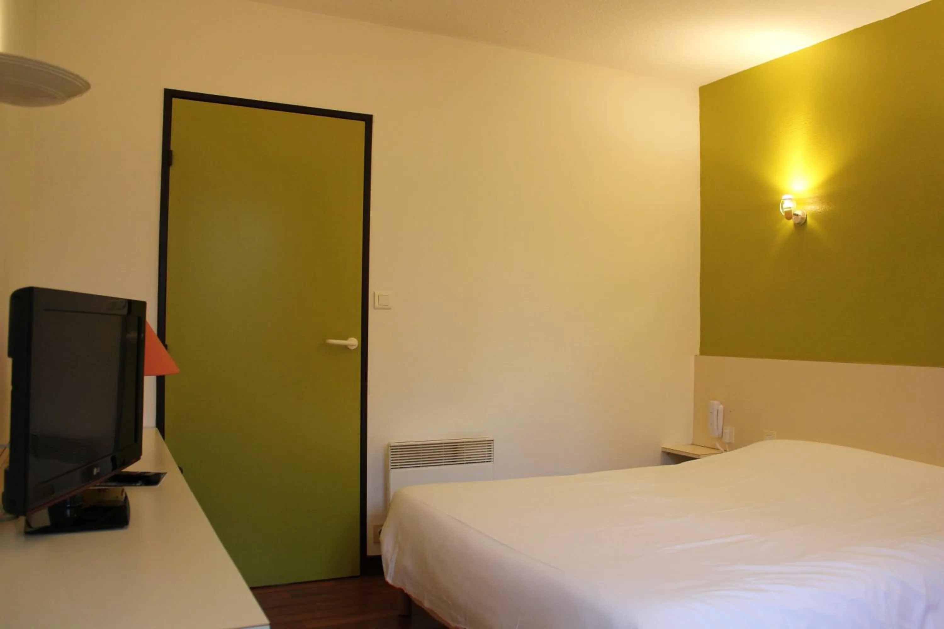 Bedroom in Logis Les Provinciales