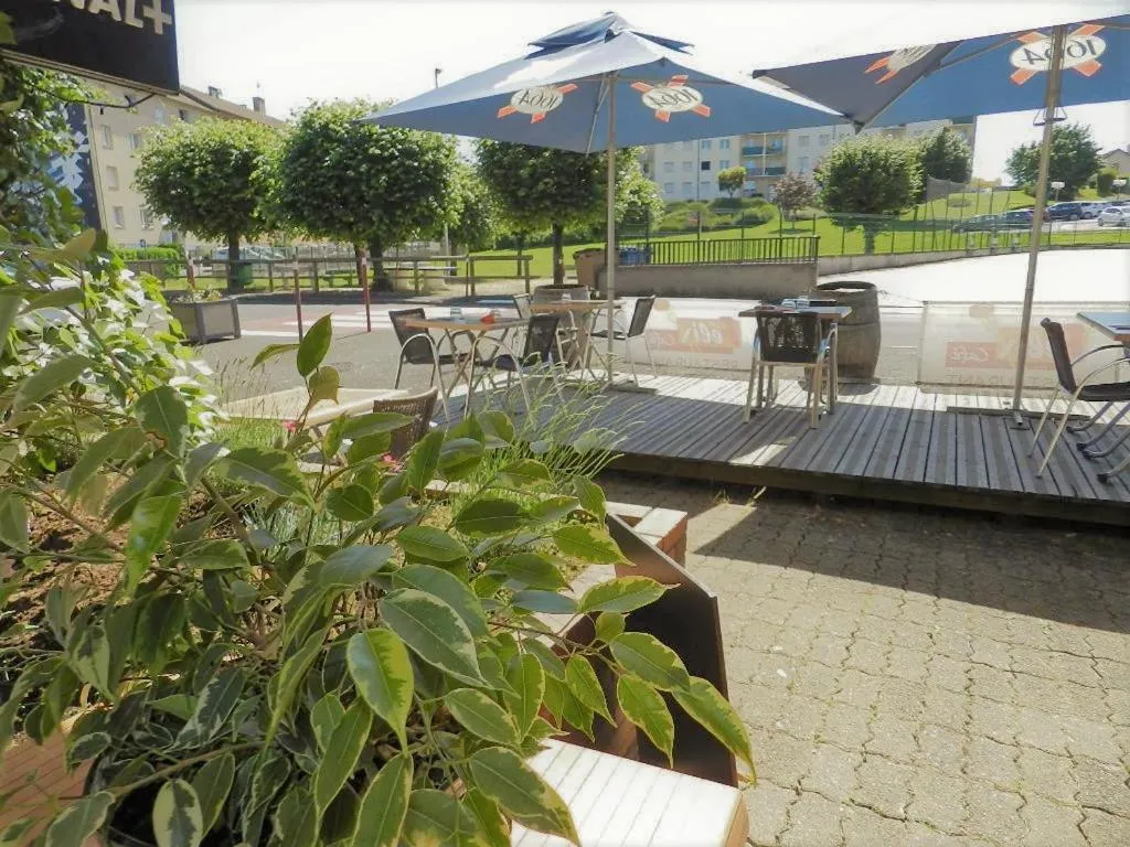 Patio in Logis Les Provinciales