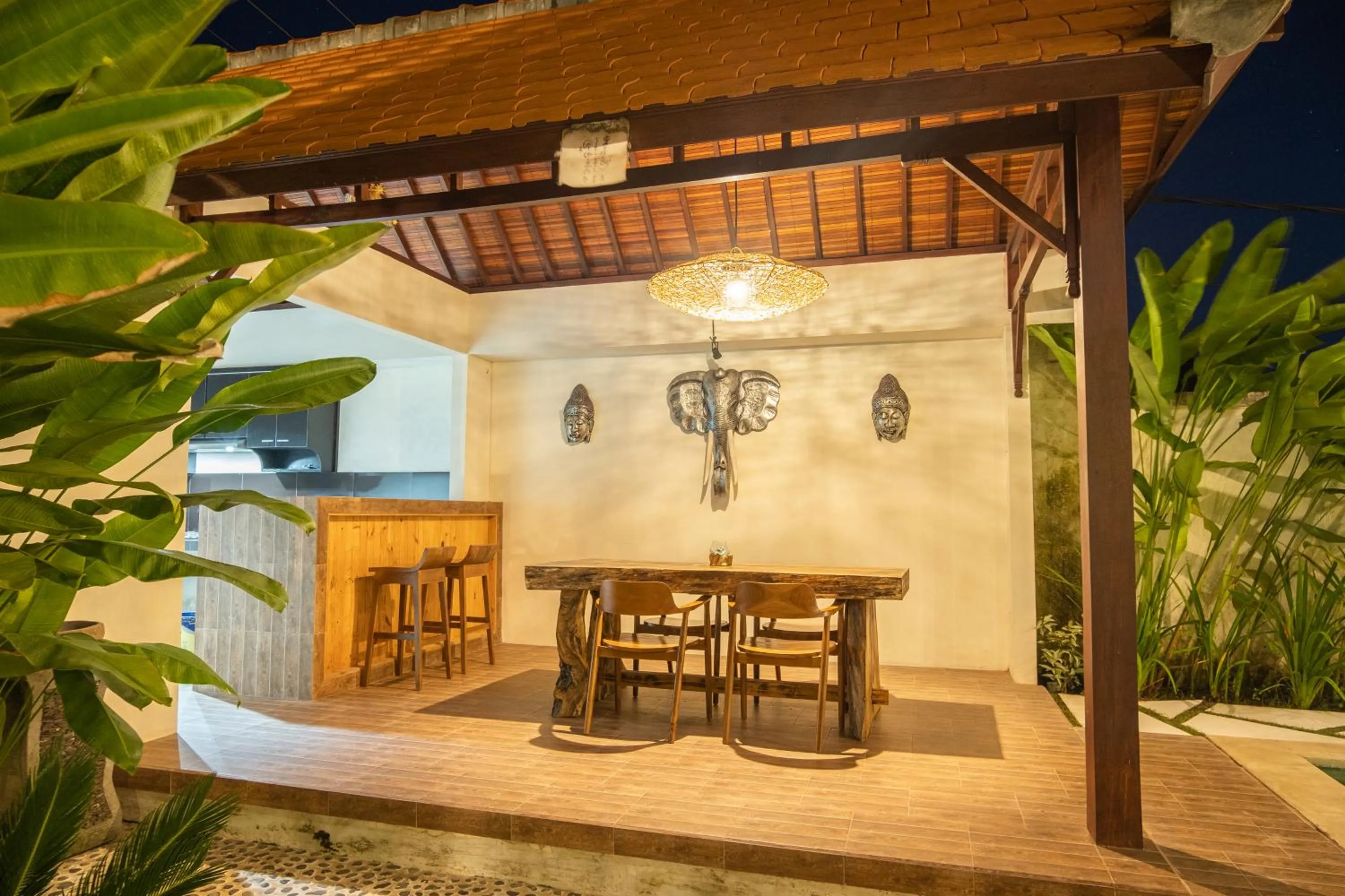 Dining area in Mupu Jana G.House Keramas