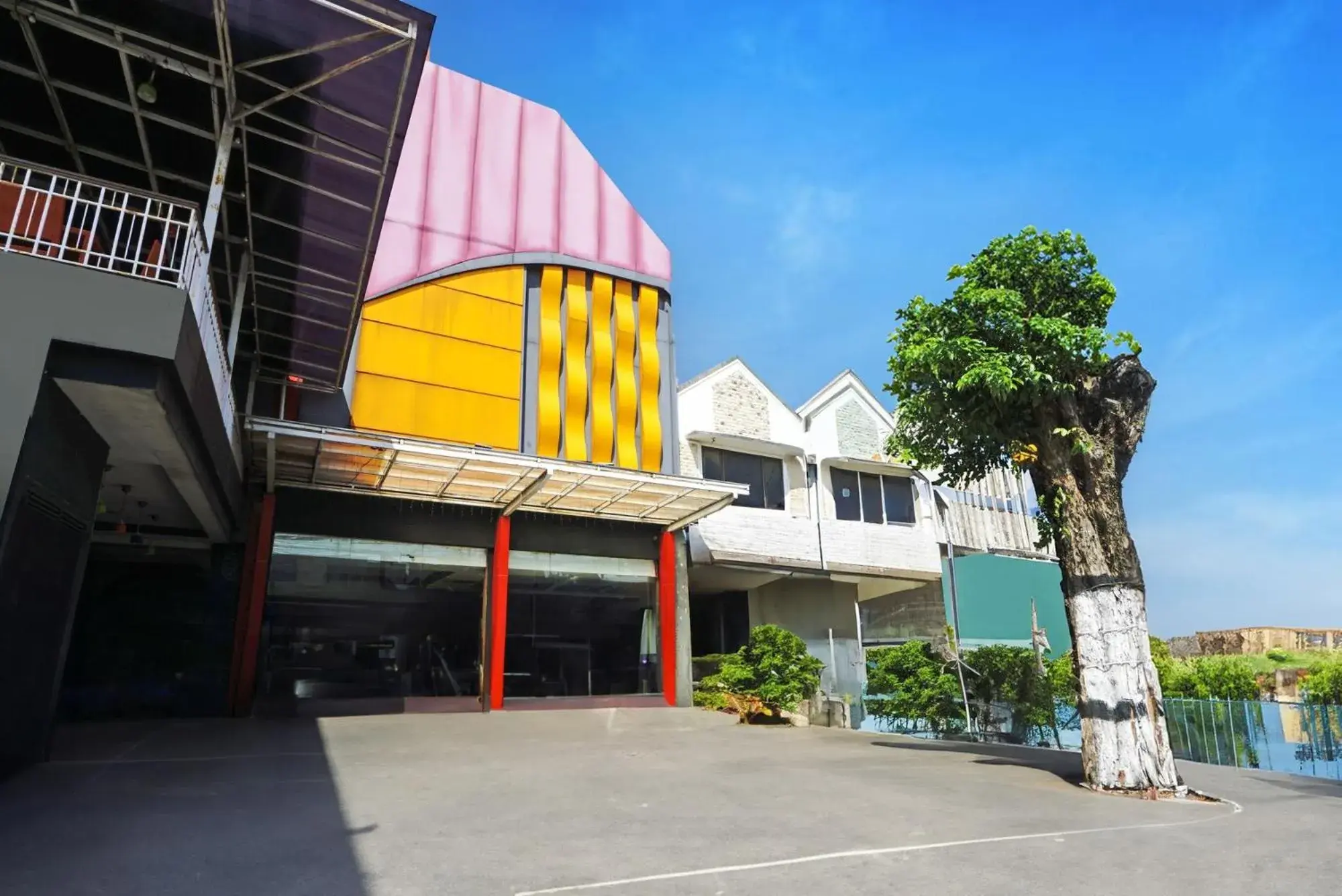 Property building in Townhouse Oak Malang near ITN Malang formerly Fariz Hotel Singosari Property building in Townhouse Oak Malang near ITN Malang formerly Fariz Hotel Singosari