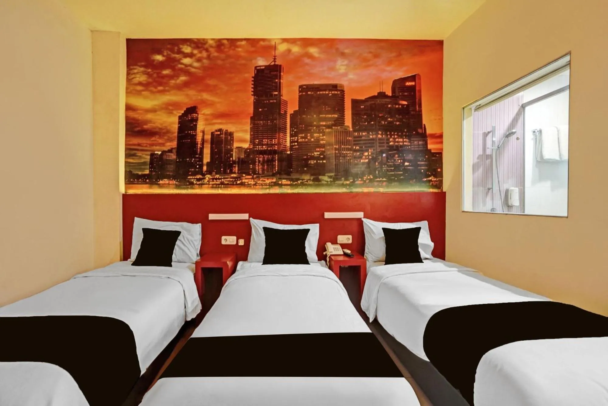 Bedroom, Bed in Townhouse Oak Malang near ITN Malang formerly Fariz Hotel Singosari