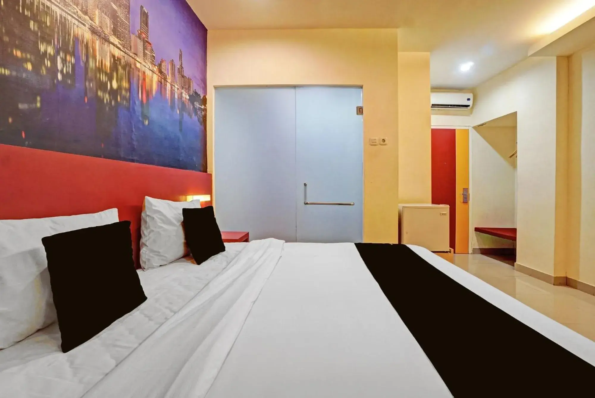 Bedroom, Bed in Townhouse Oak Malang near ITN Malang formerly Fariz Hotel Singosari Bedroom, Bed in Townhouse Oak Malang near ITN Malang formerly Fariz Hotel Singosari