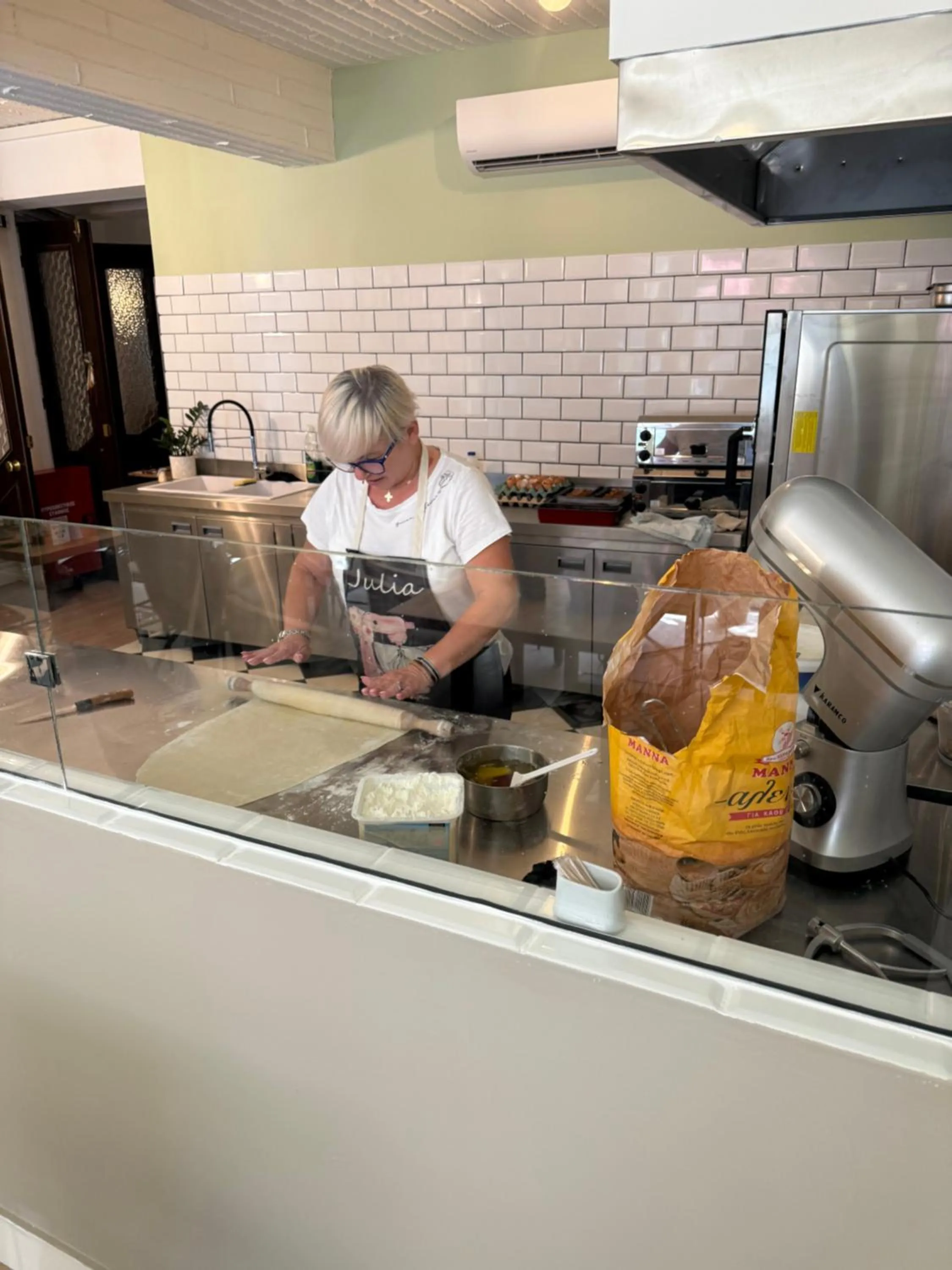 Restaurant/places to eat in The Maroon Bottle Luxury Suites