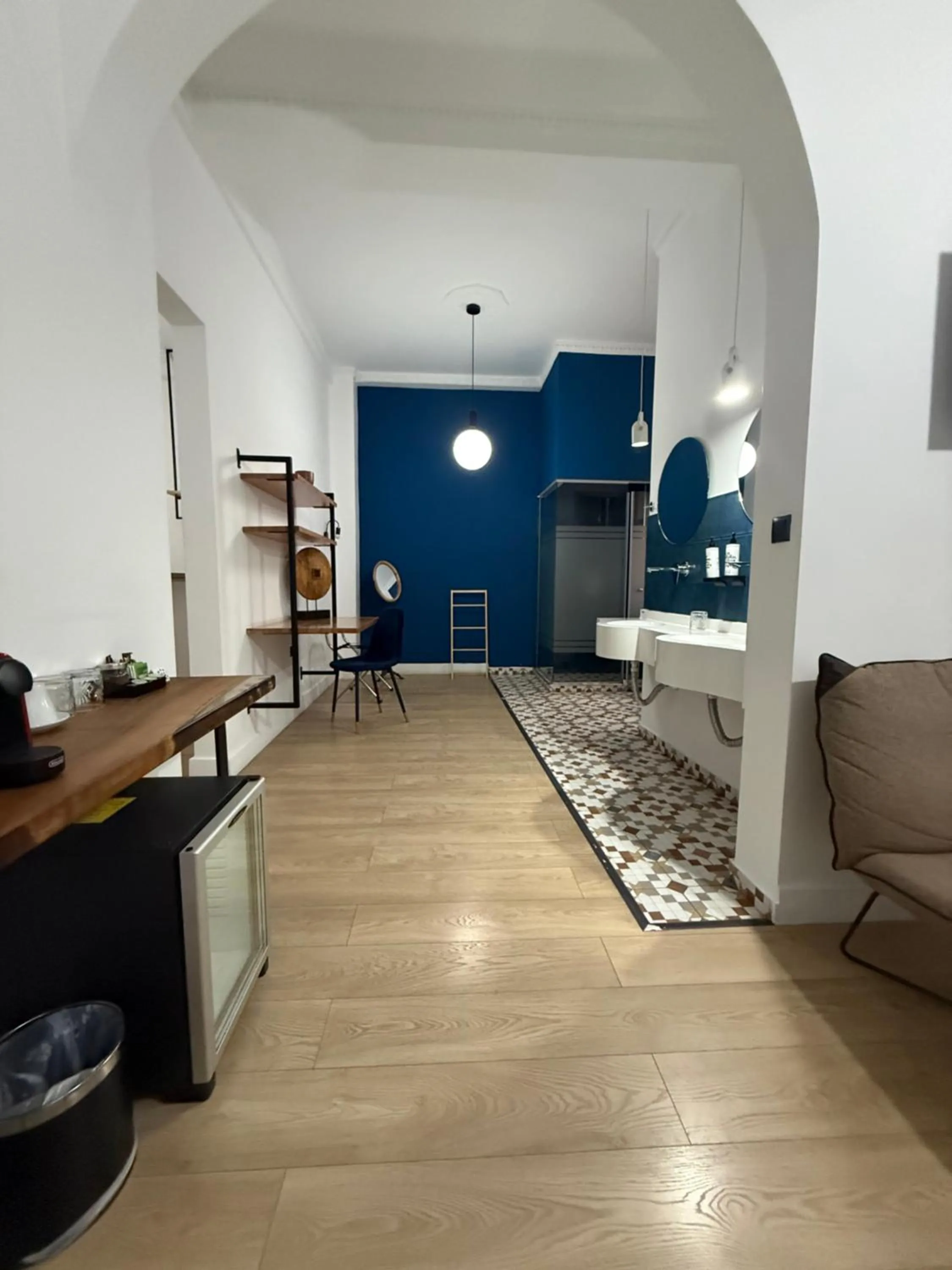 Shower in The Maroon Bottle Luxury Suites