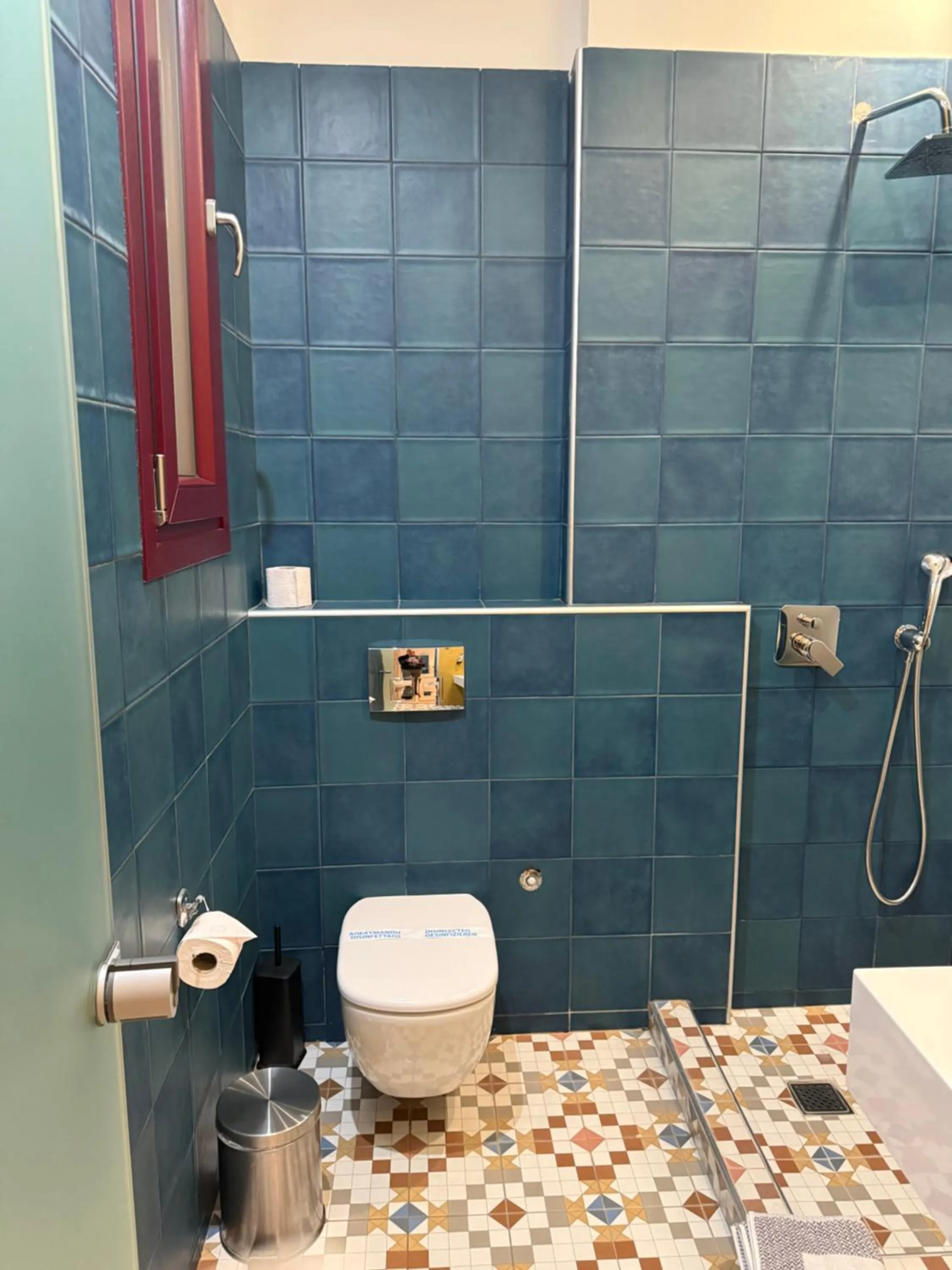 Shower in The Maroon Bottle Luxury Suites