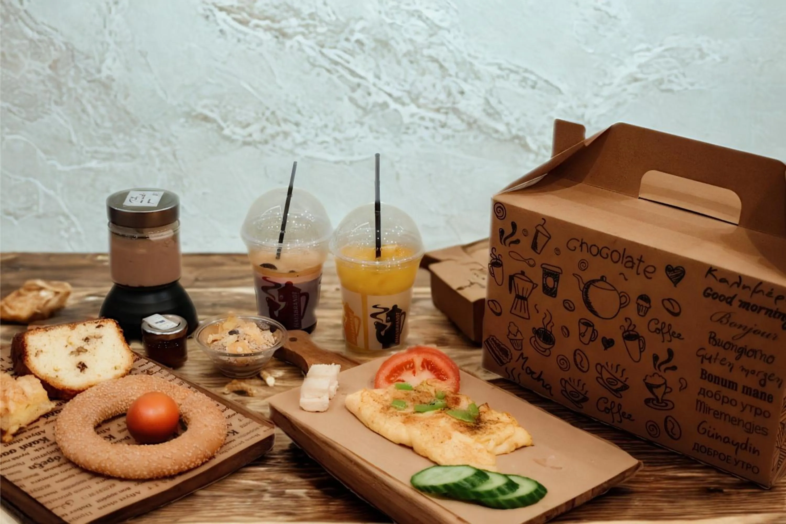 Coffee/tea facilities in The Maroon Bottle Hotel