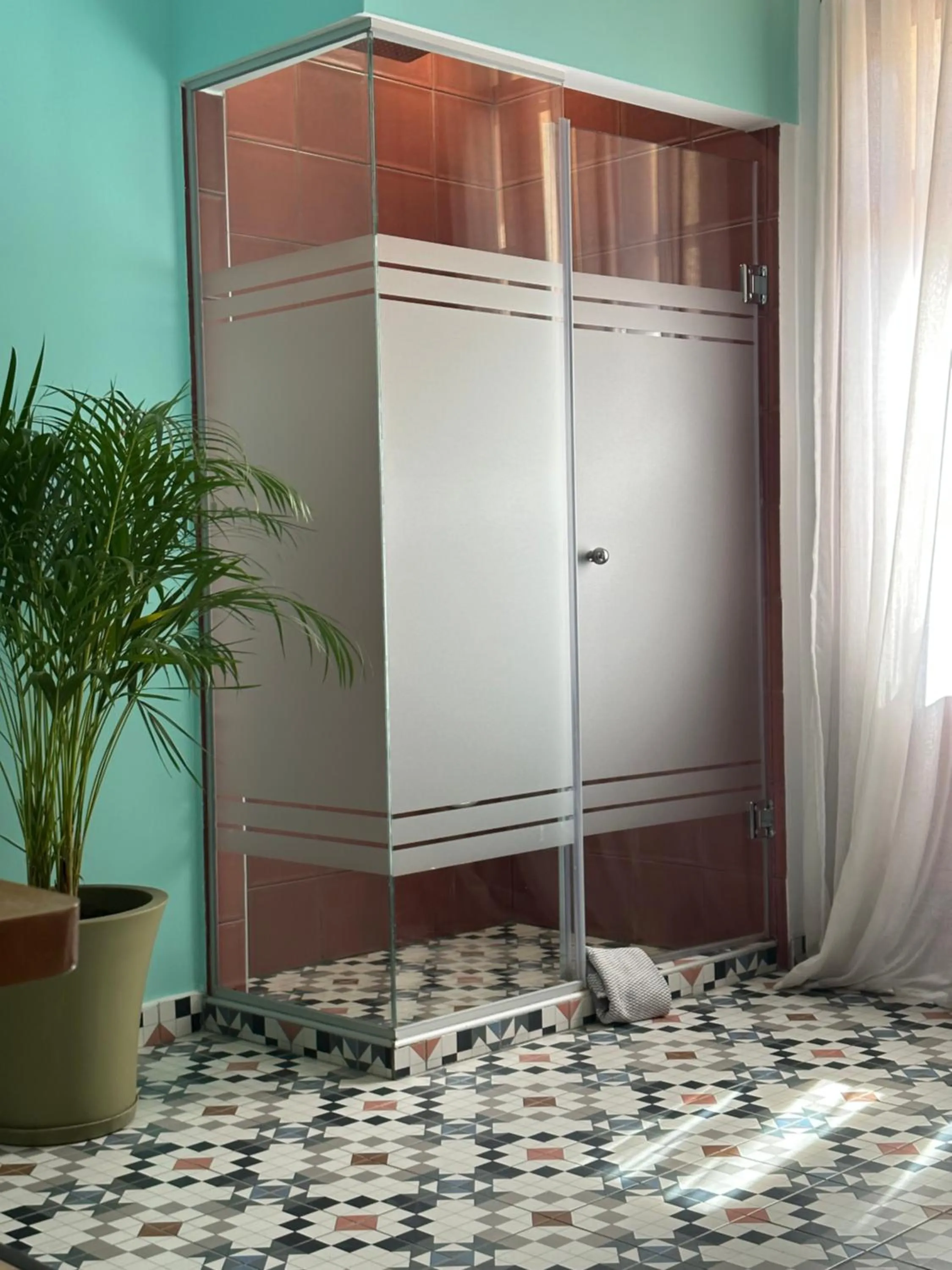 Shower in The Maroon Bottle Luxury Suites