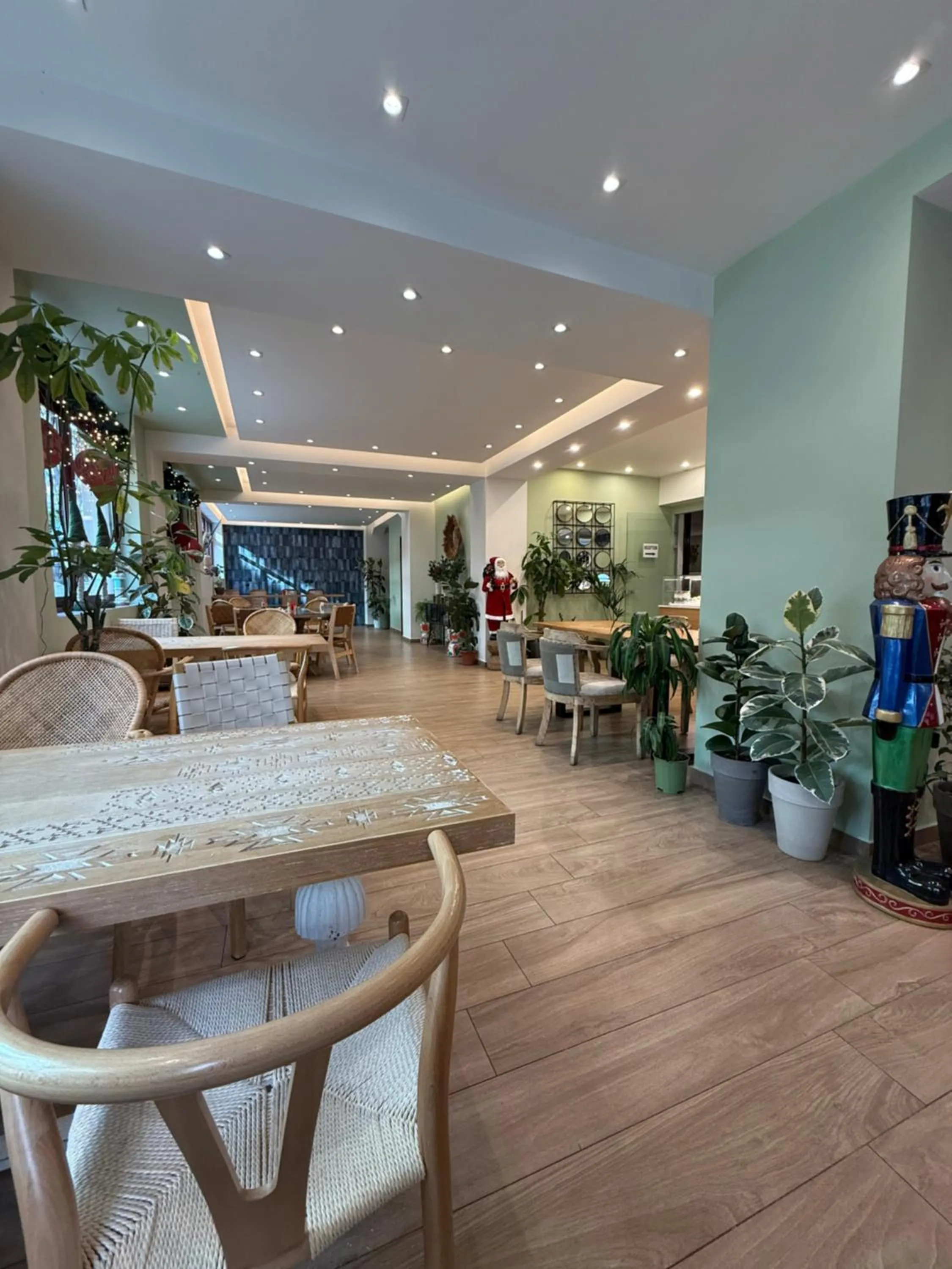 Restaurant/places to eat in The Maroon Bottle Luxury Suites