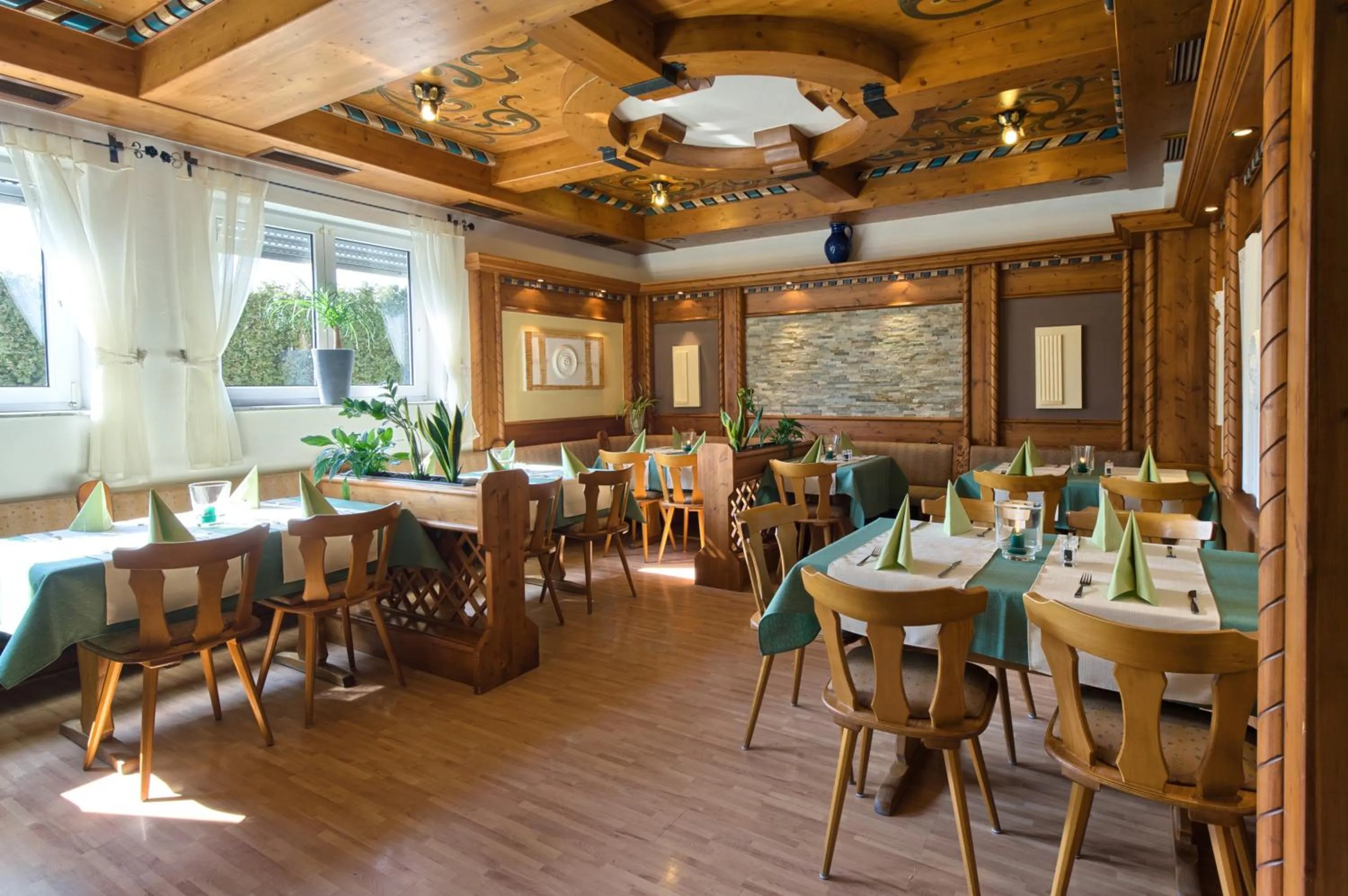 Restaurant/places to eat in Hotel Mythos