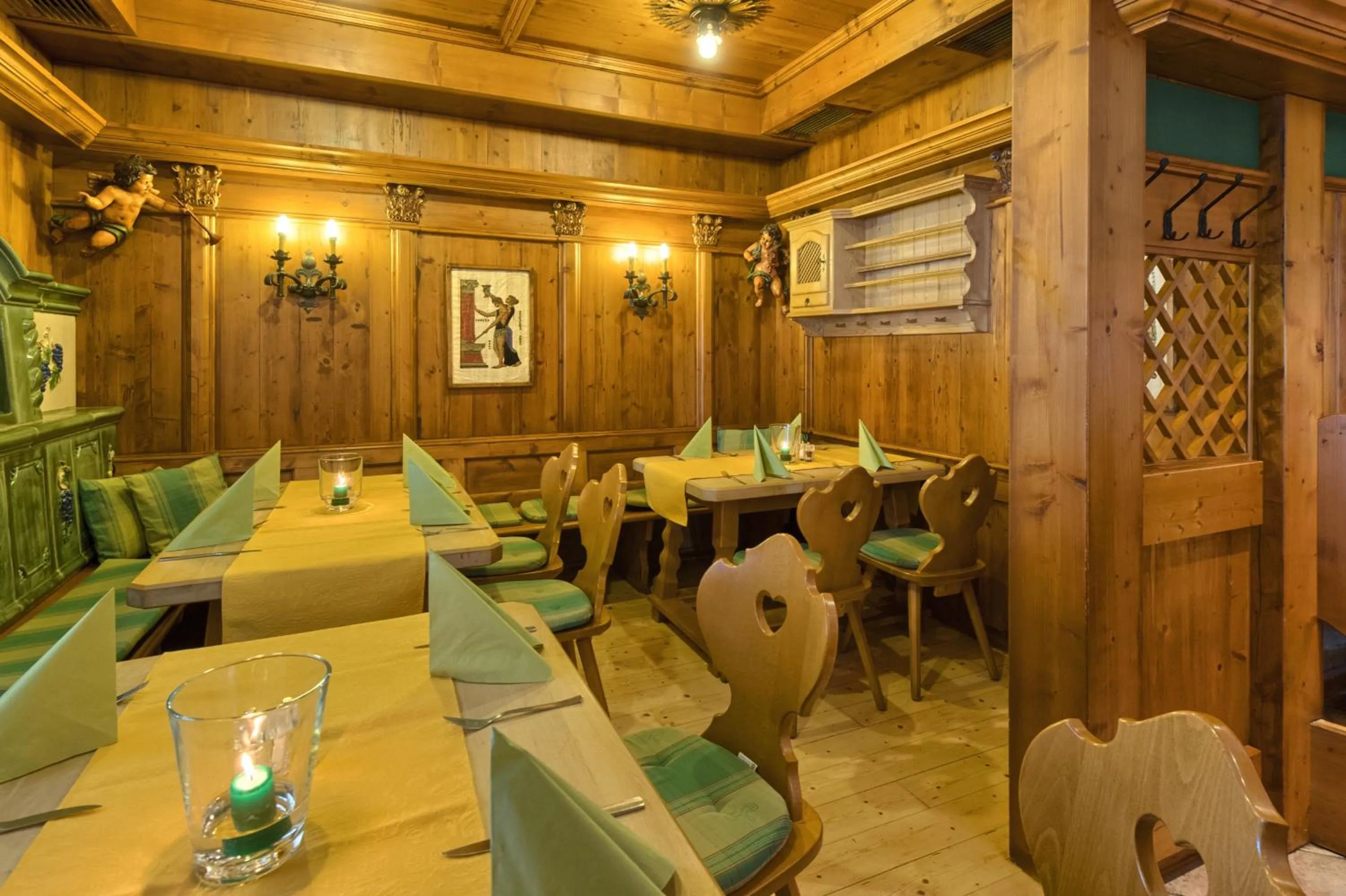 Restaurant/places to eat in Hotel Mythos
