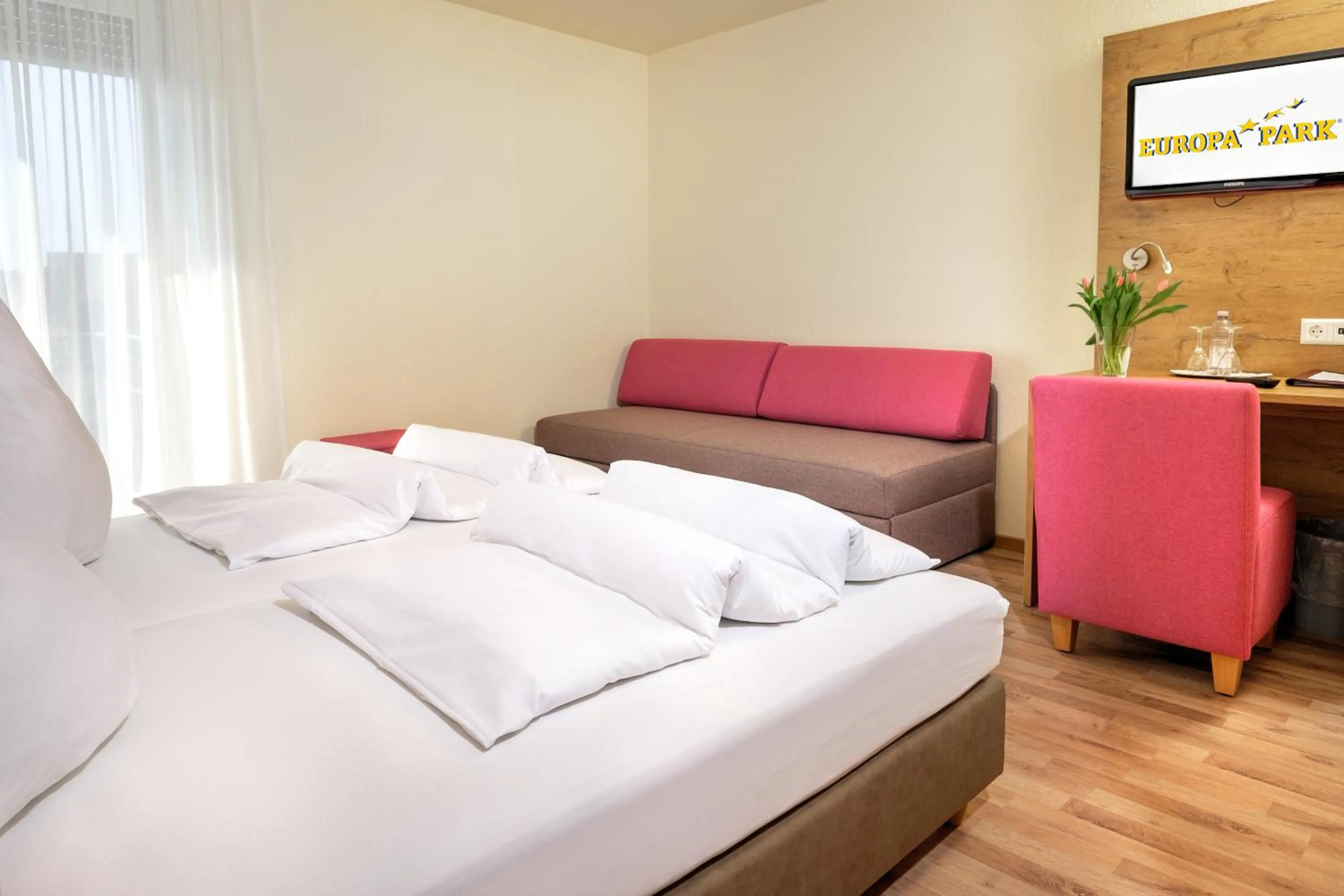 Photo of the whole room, Bed in Hotel Mythos