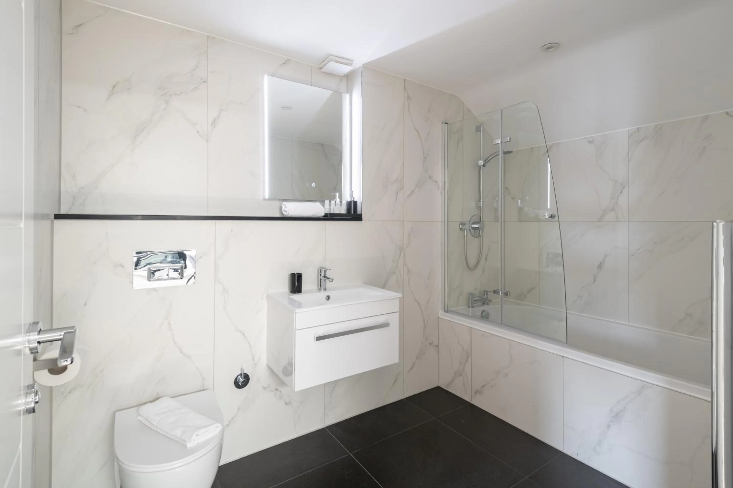 Toilet in No. 2 Queensberry Place by Stayo