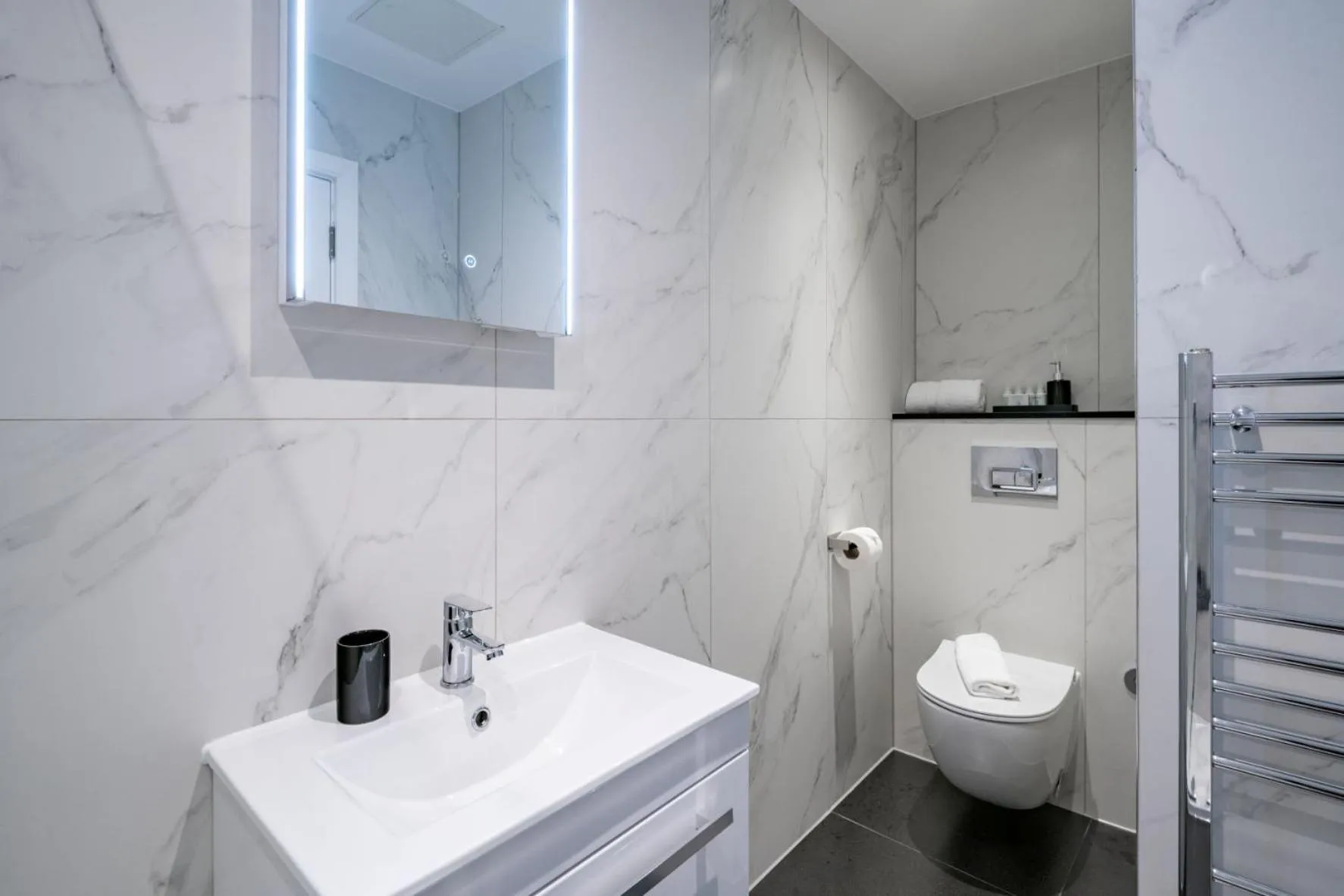 Toilet in No. 2 Queensberry Place by Stayo