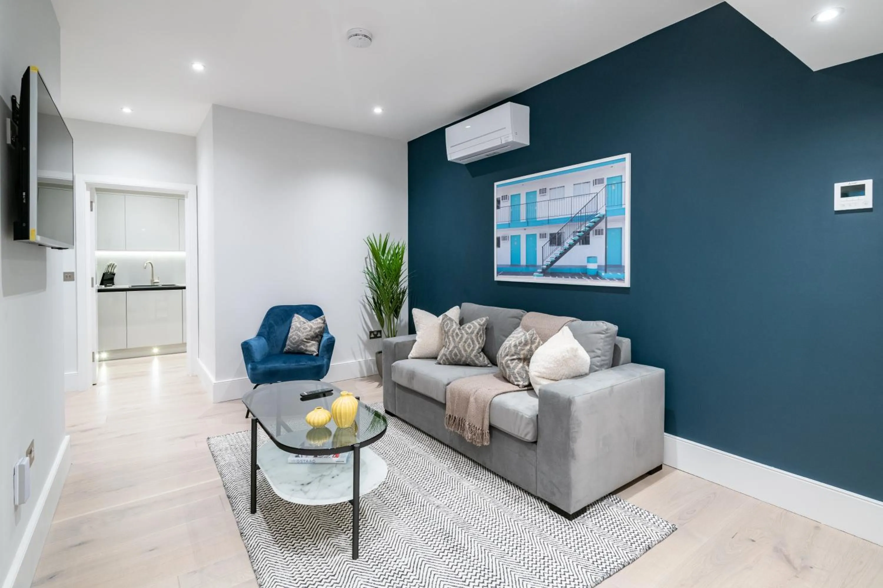 Kitchen or kitchenette in No. 2 Queensberry Place by Stayo