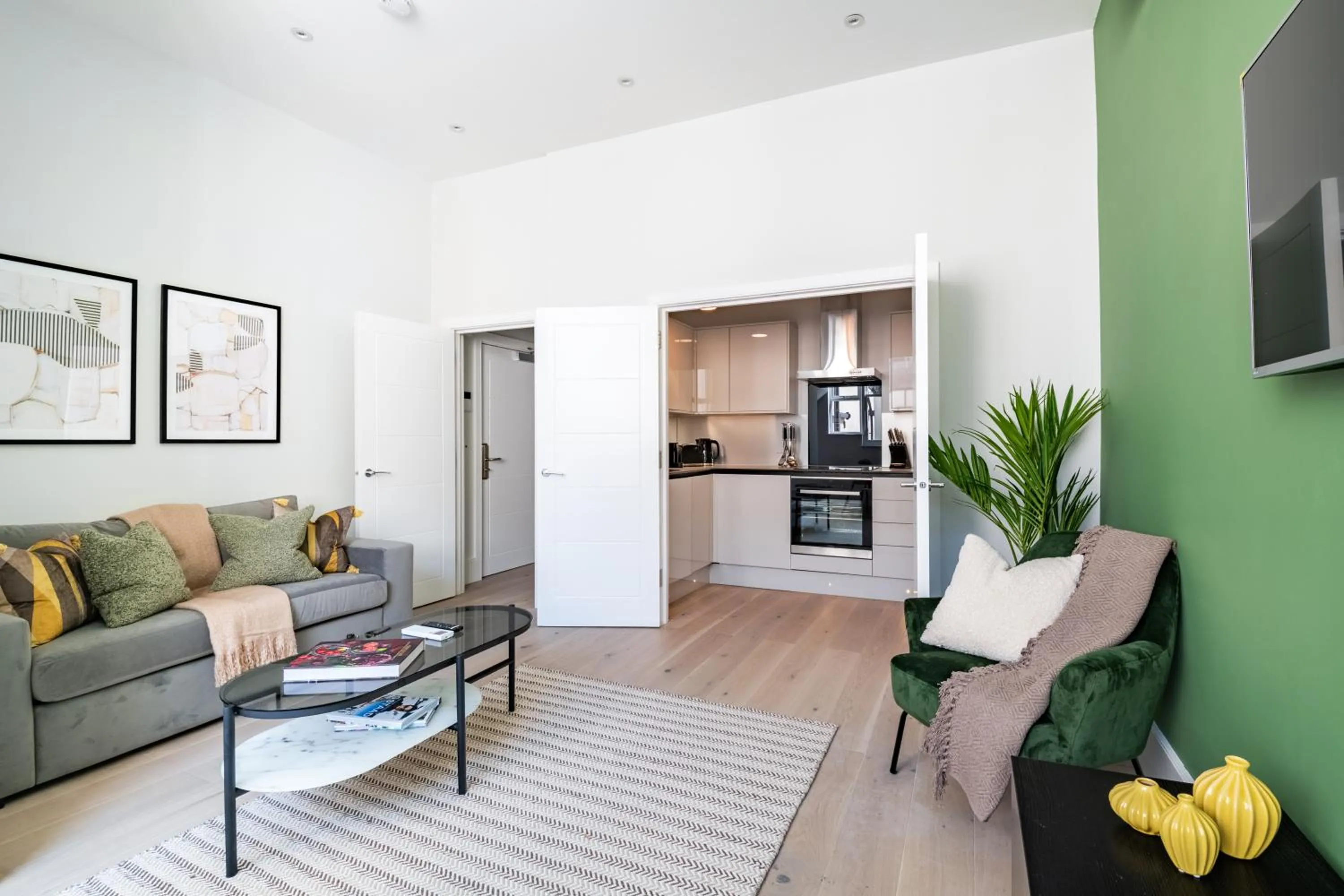 TV and multimedia in No. 2 Queensberry Place by Stayo