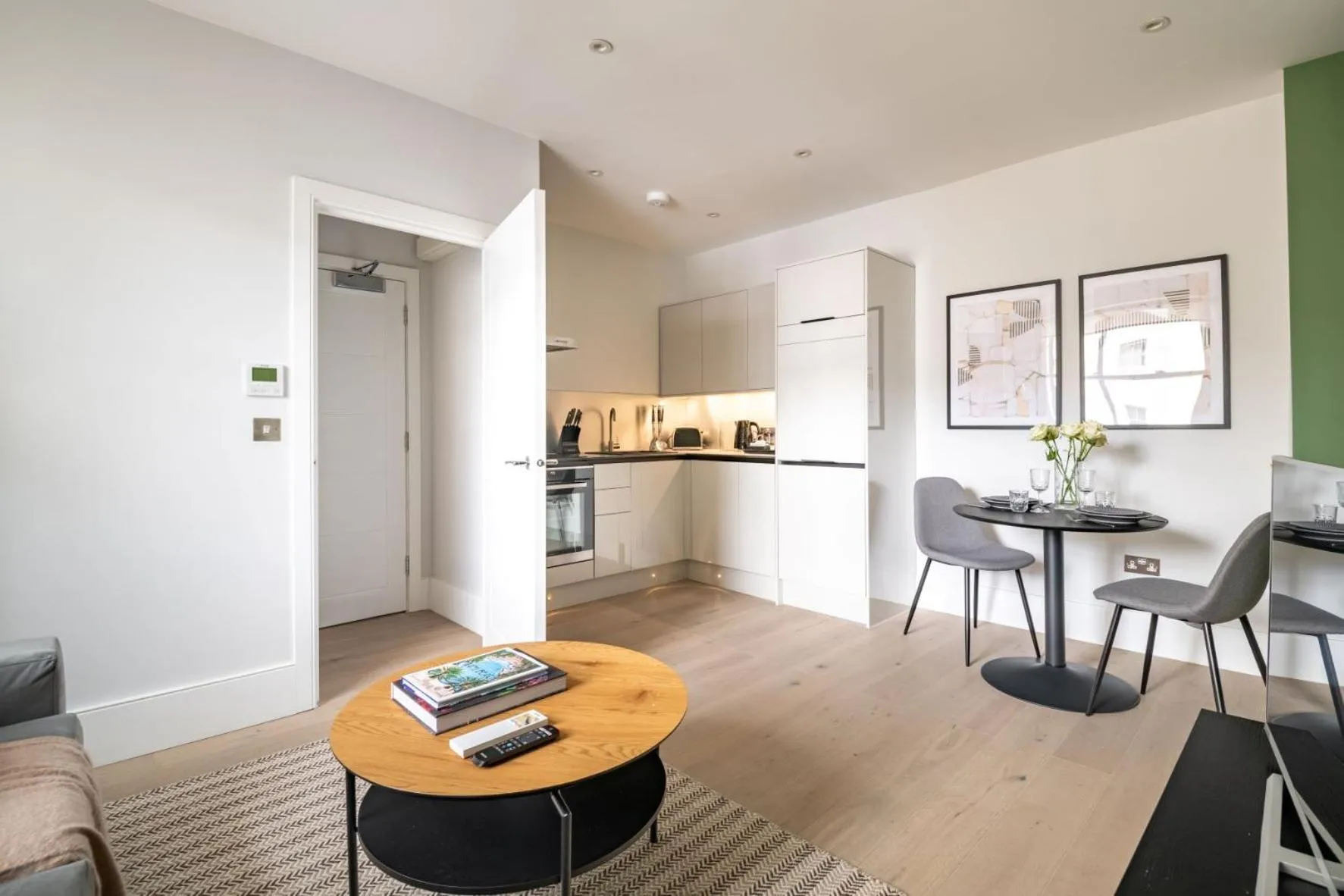 Kitchen or kitchenette in No. 2 Queensberry Place by Stayo