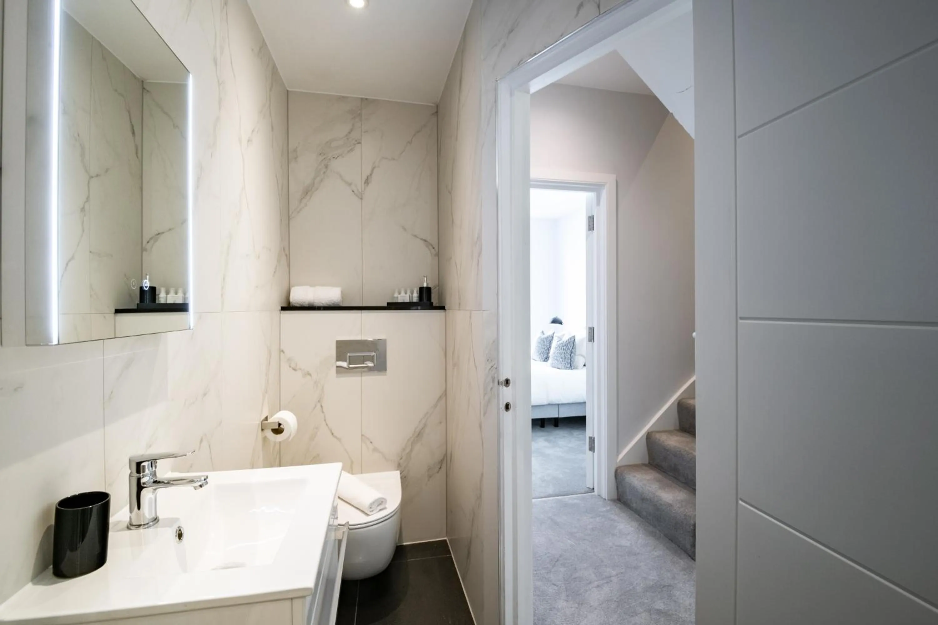 Toilet in No. 2 Queensberry Place by Stayo