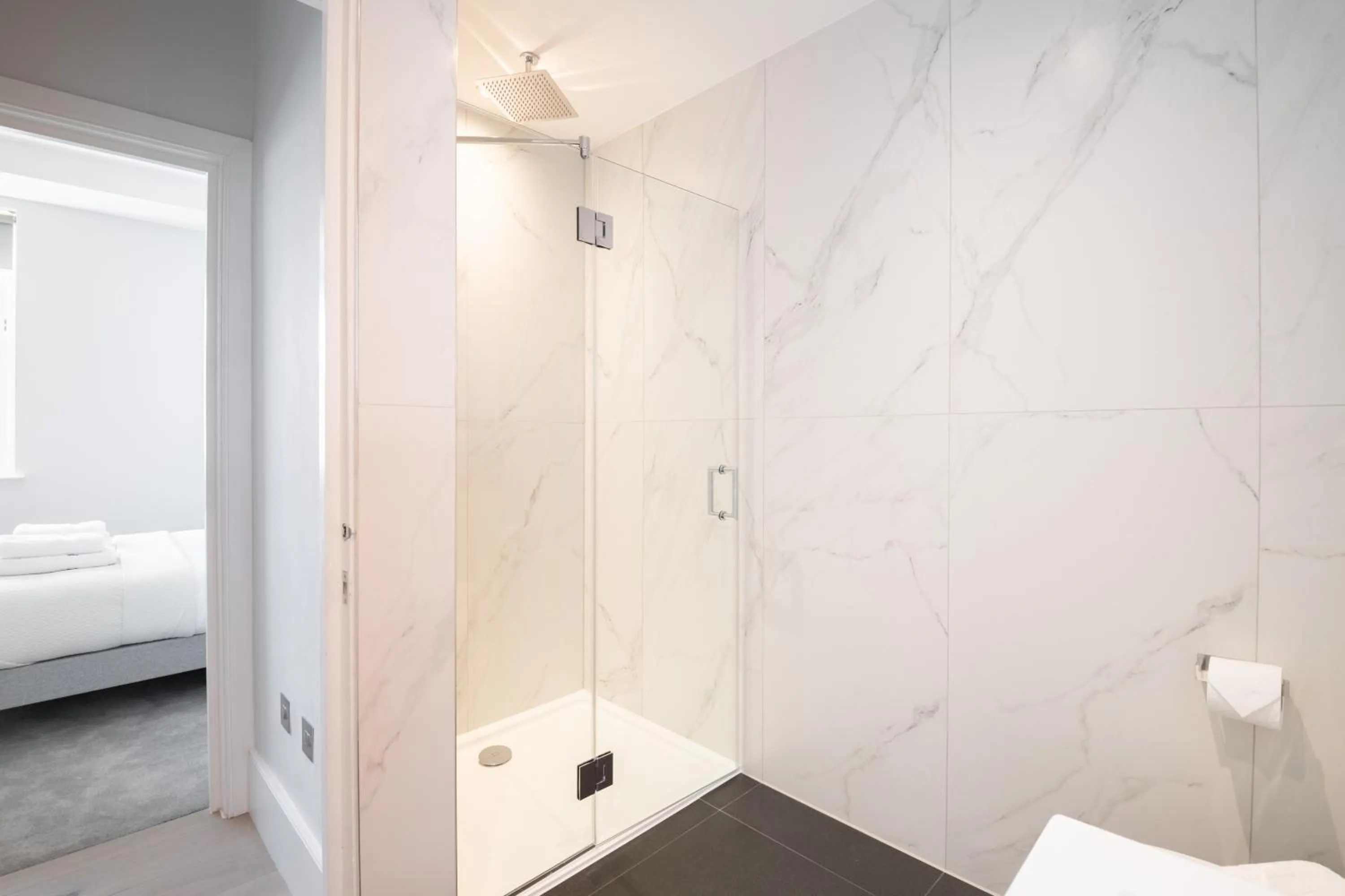 Bathroom in No. 2 Queensberry Place by Stayo