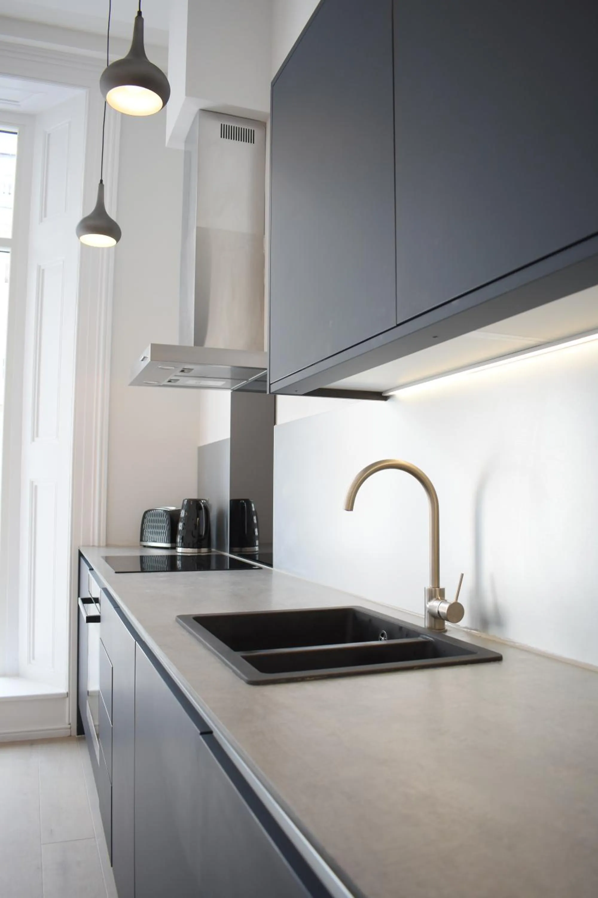 Kitchen or kitchenette in No. 2 Queensberry Place by Stayo