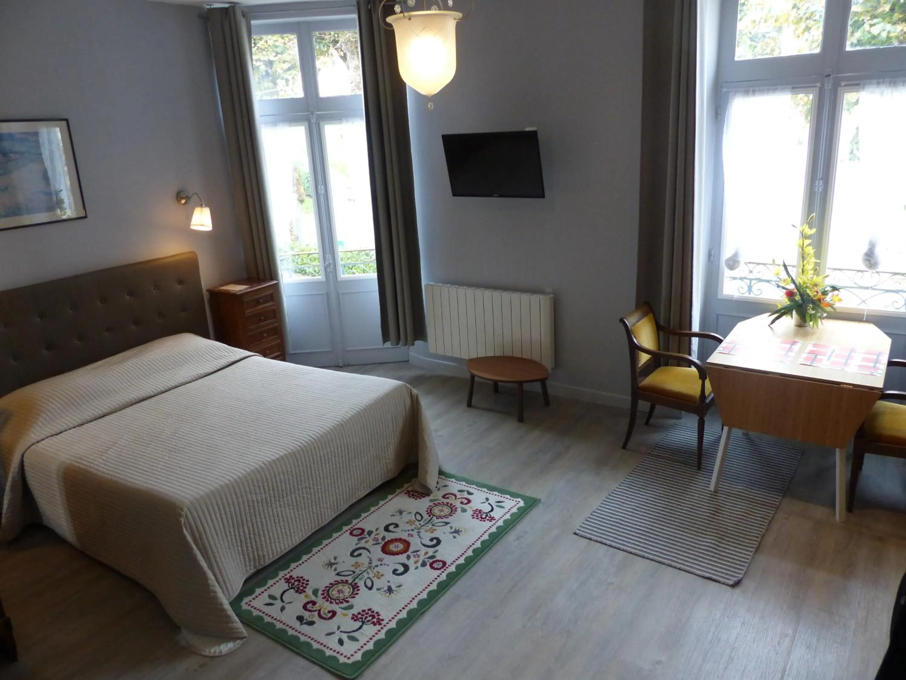 Bed in Hôtel des Thermes