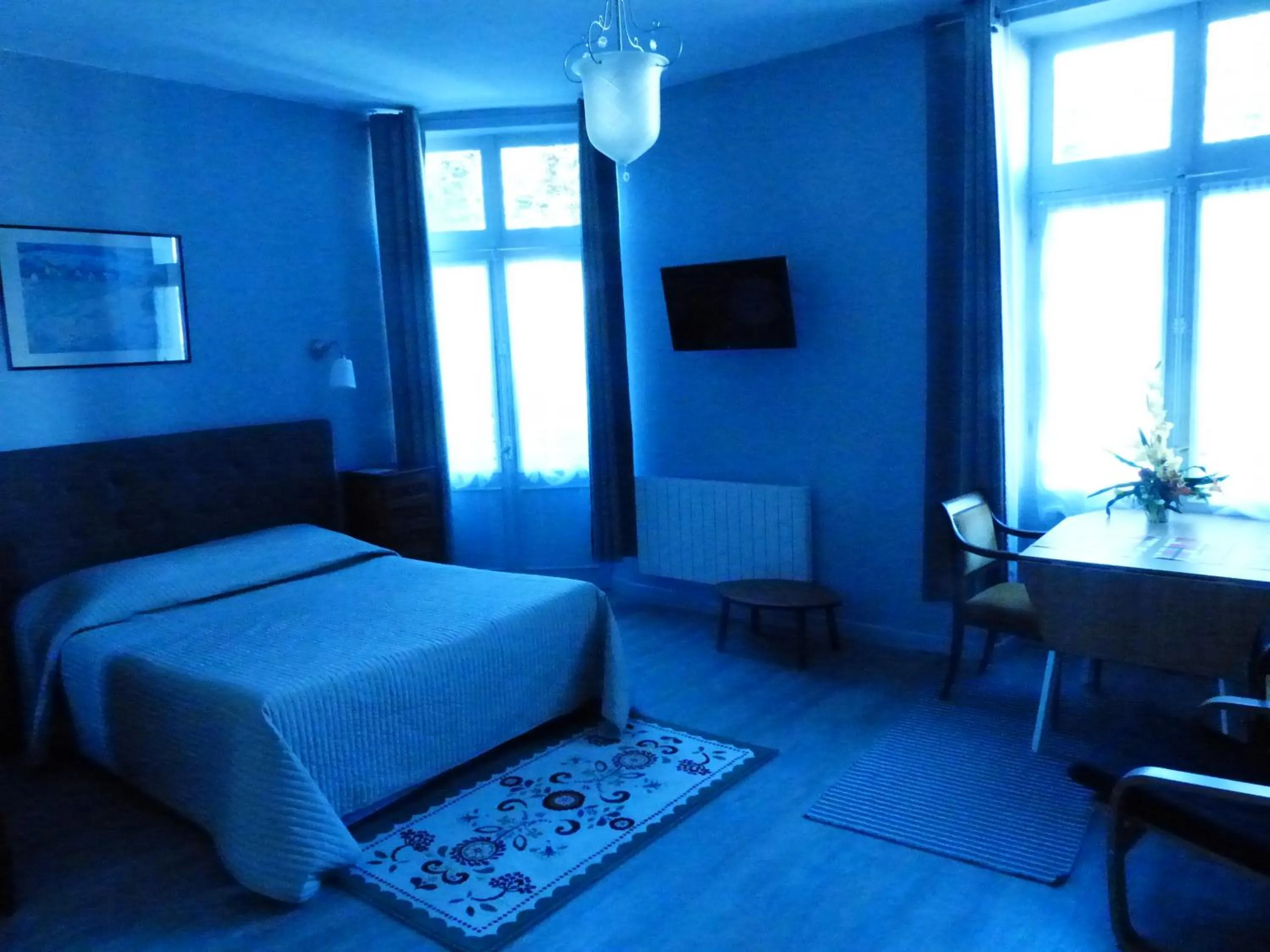 Bed in Hôtel des Thermes