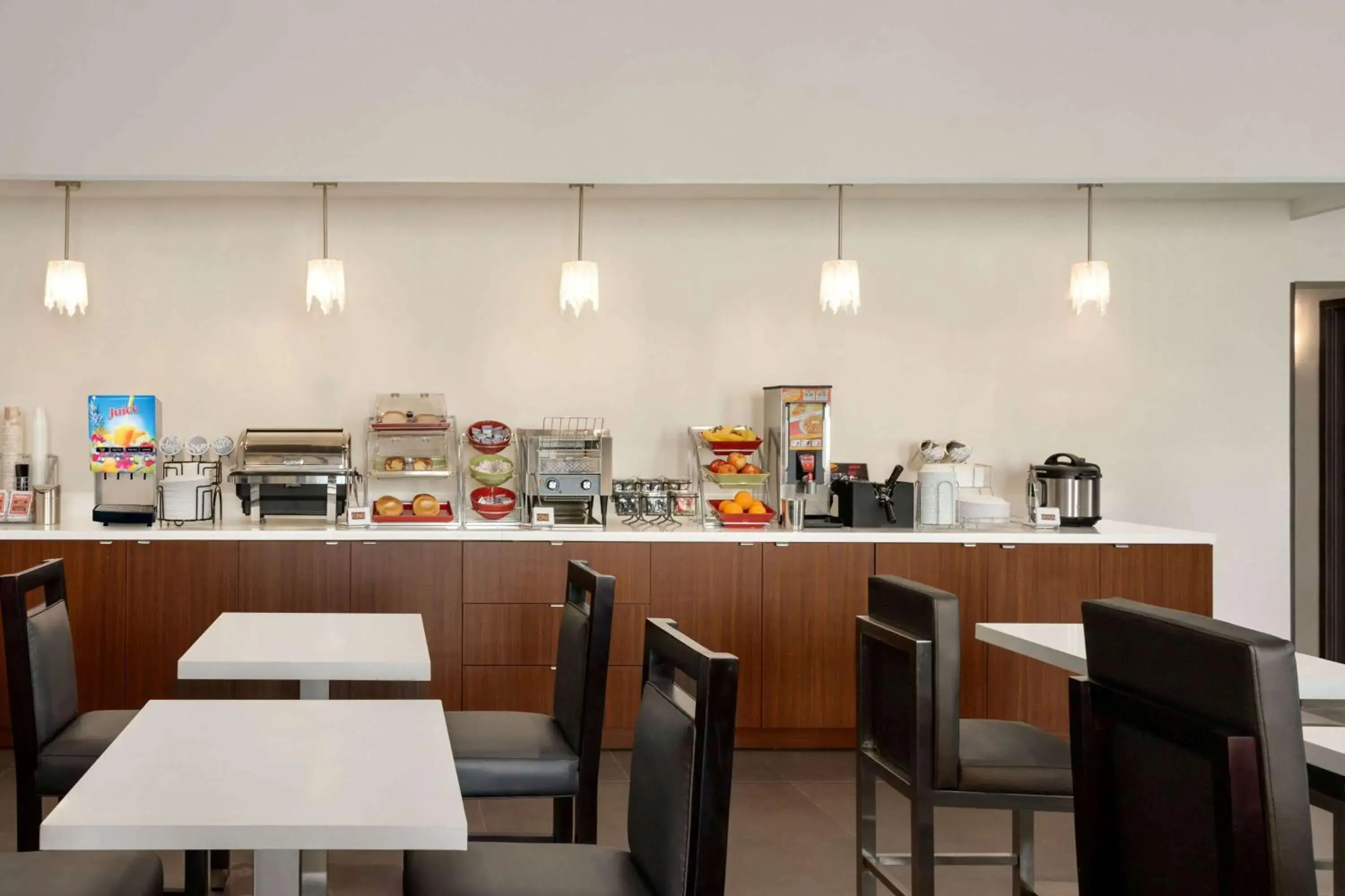 Restaurant/places to eat in Wingate by Wyndham Murfreesboro-NEAR MTSU Restaurant/places to eat in Wingate by Wyndham Murfreesboro-NEAR MTSU