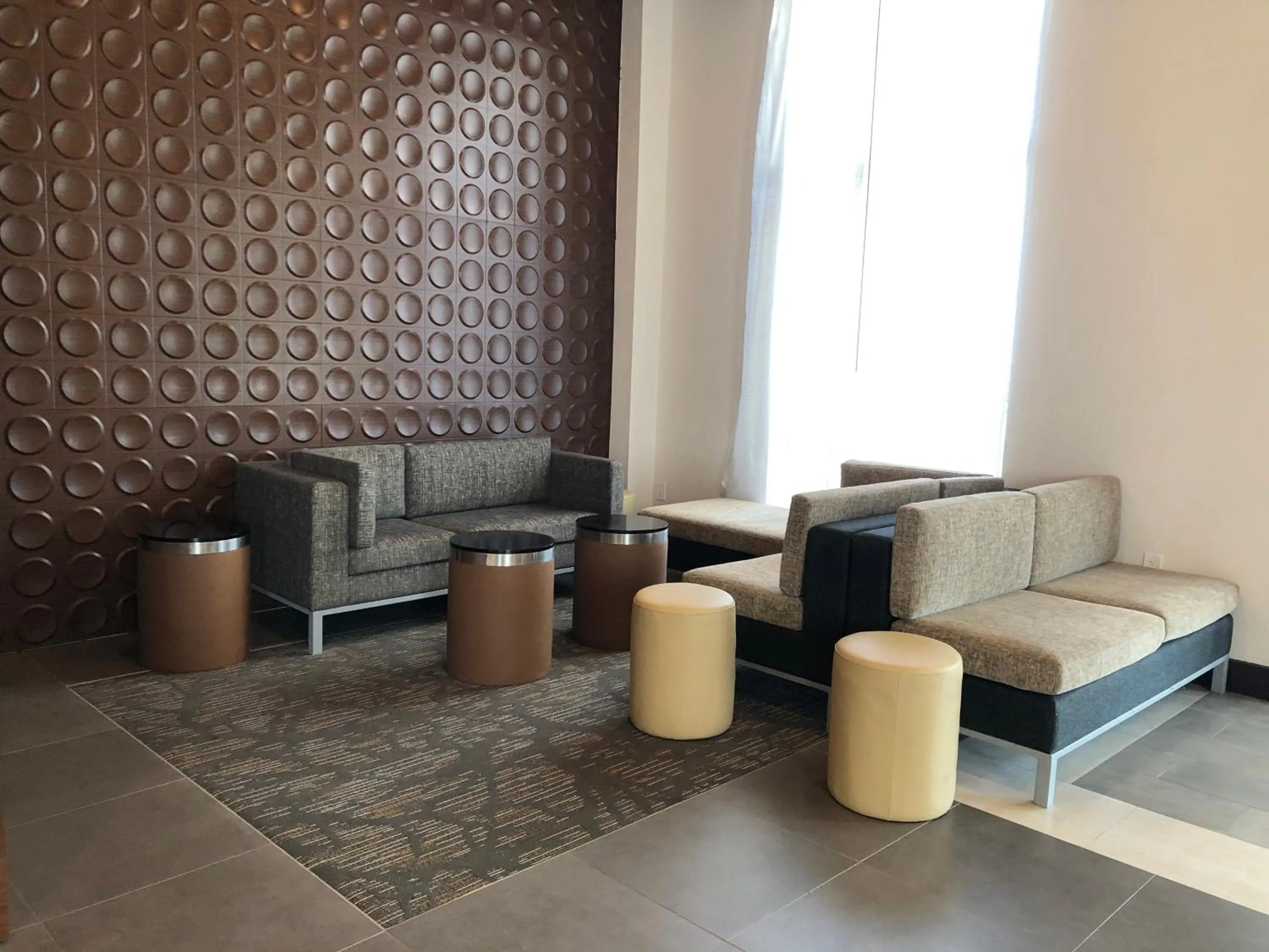 Seating area in Wingate by Wyndham Murfreesboro-NEAR MTSU