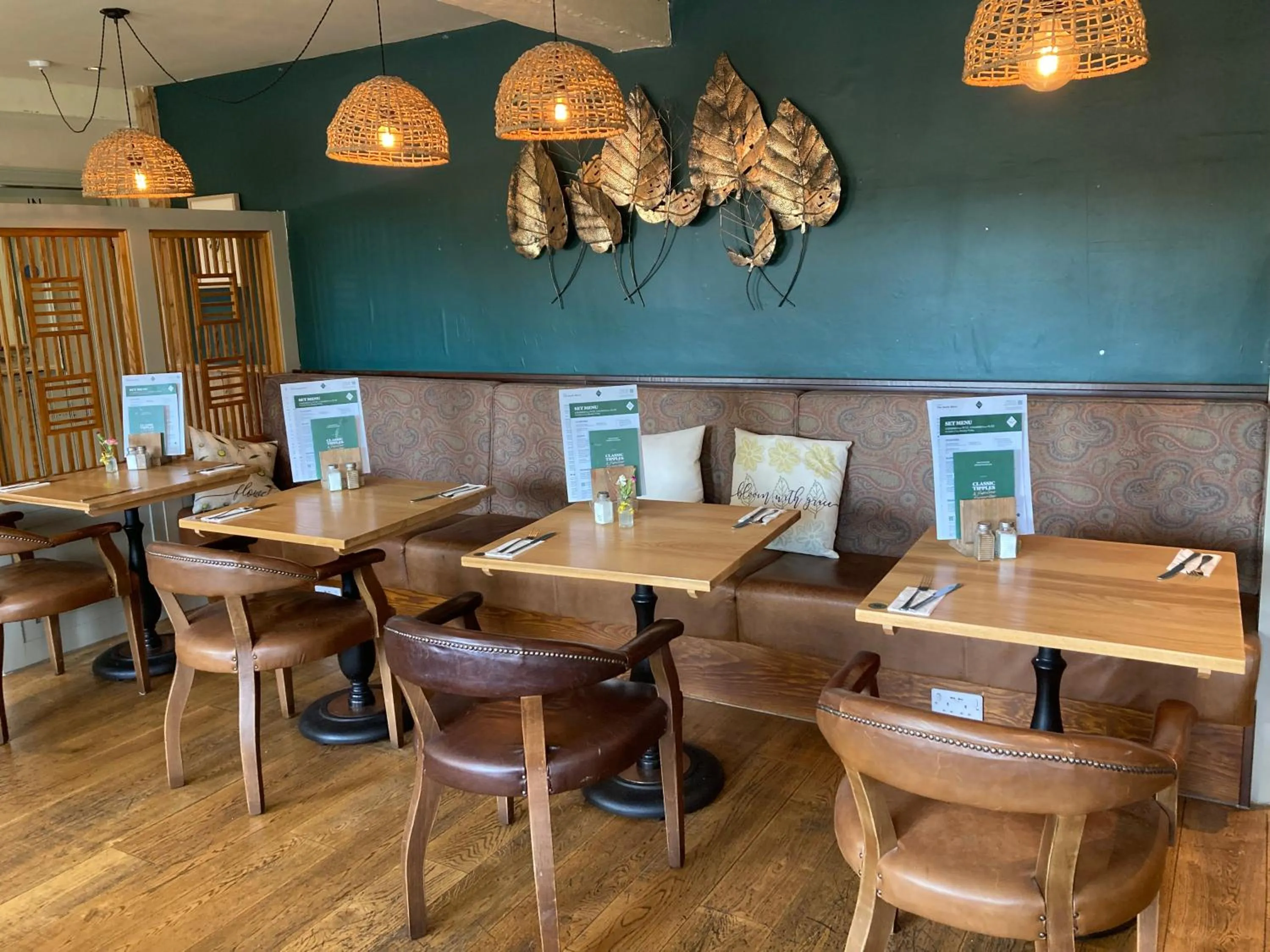 Restaurant/places to eat in The Stork Hotel