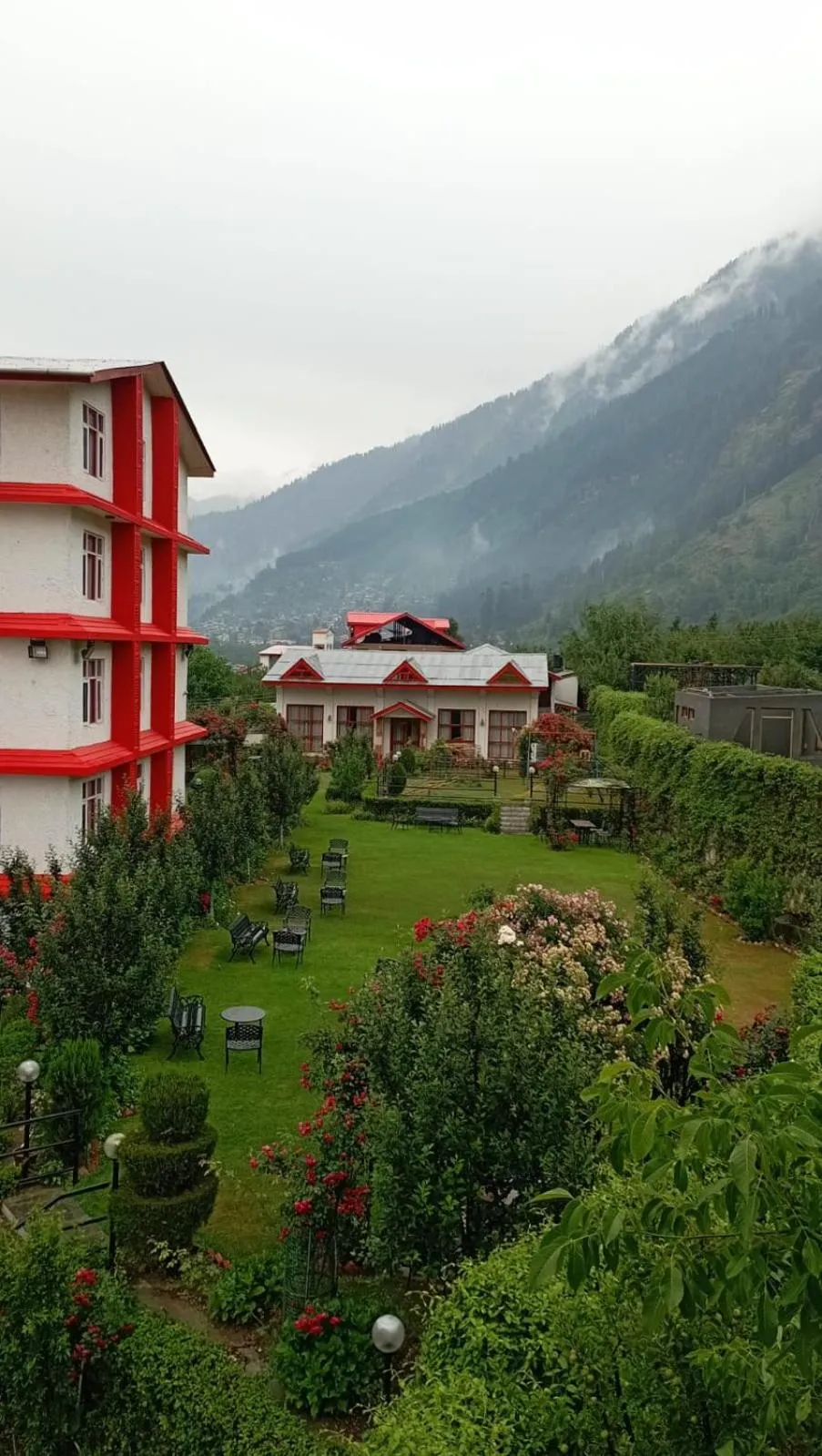 Property building in De Vivendi Resorts, Manali with 35000 Sqft Open Lawn