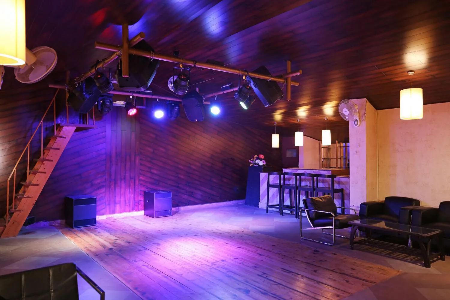 Nightclub / DJ in De Vivendi Resorts, Manali with 35000 Sqft Open Lawn