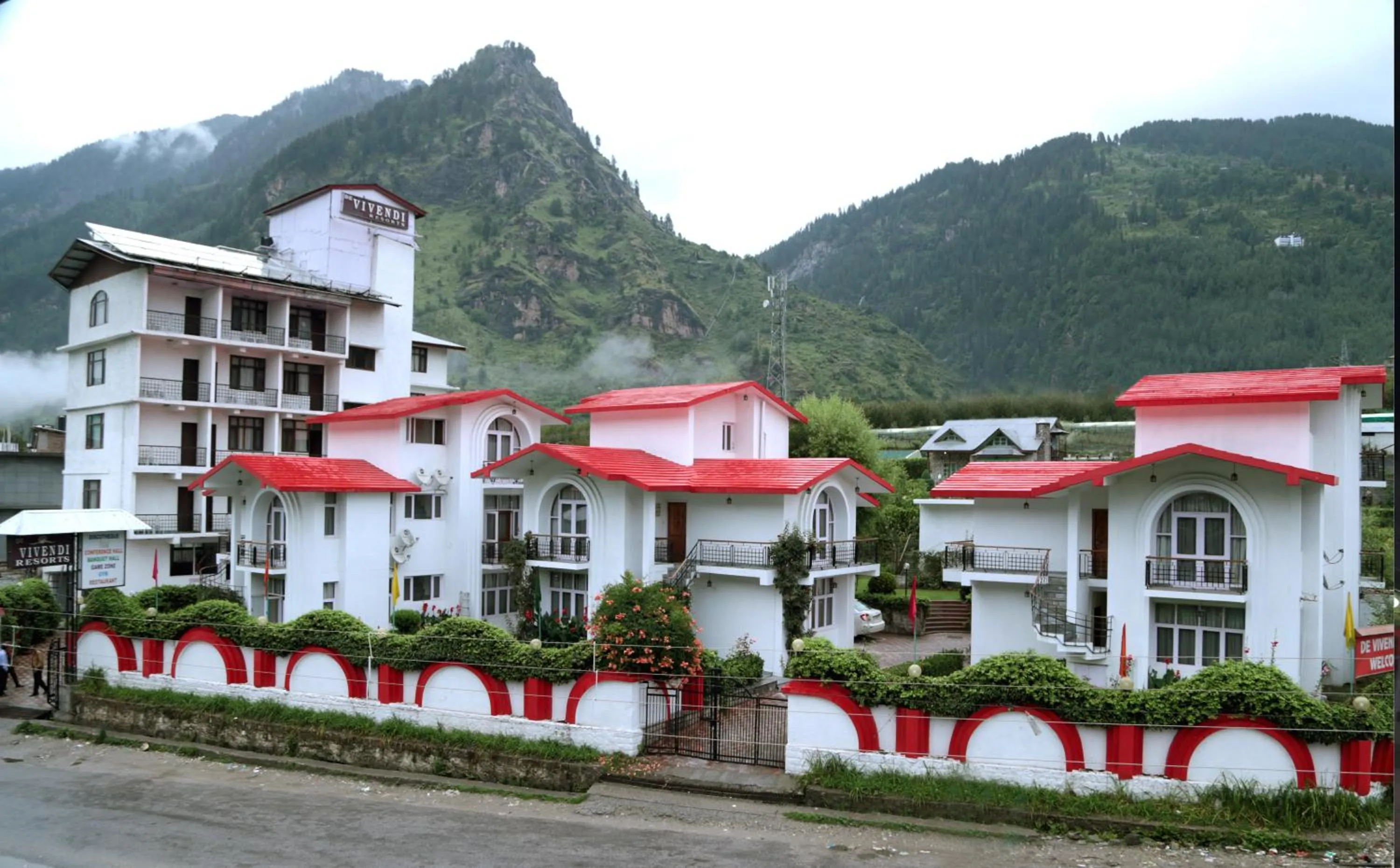 Property building in De Vivendi Resorts, Manali with 35000 Sqft Open Lawn
