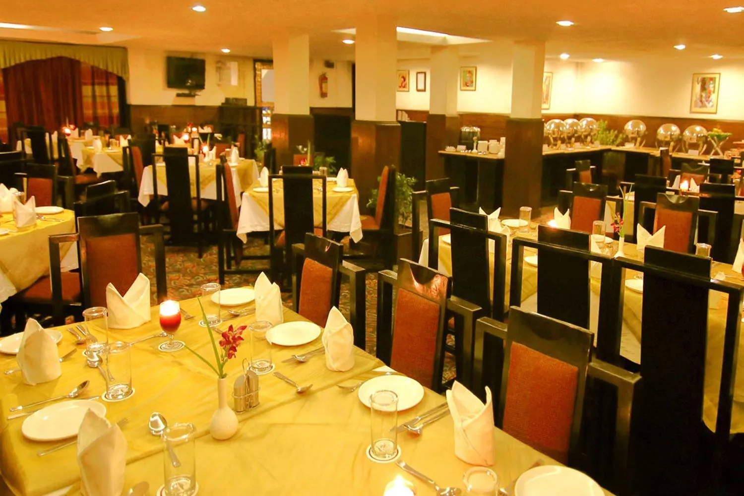 Restaurant/places to eat in De Vivendi Resorts, Manali with 35000 Sqft Open Lawn