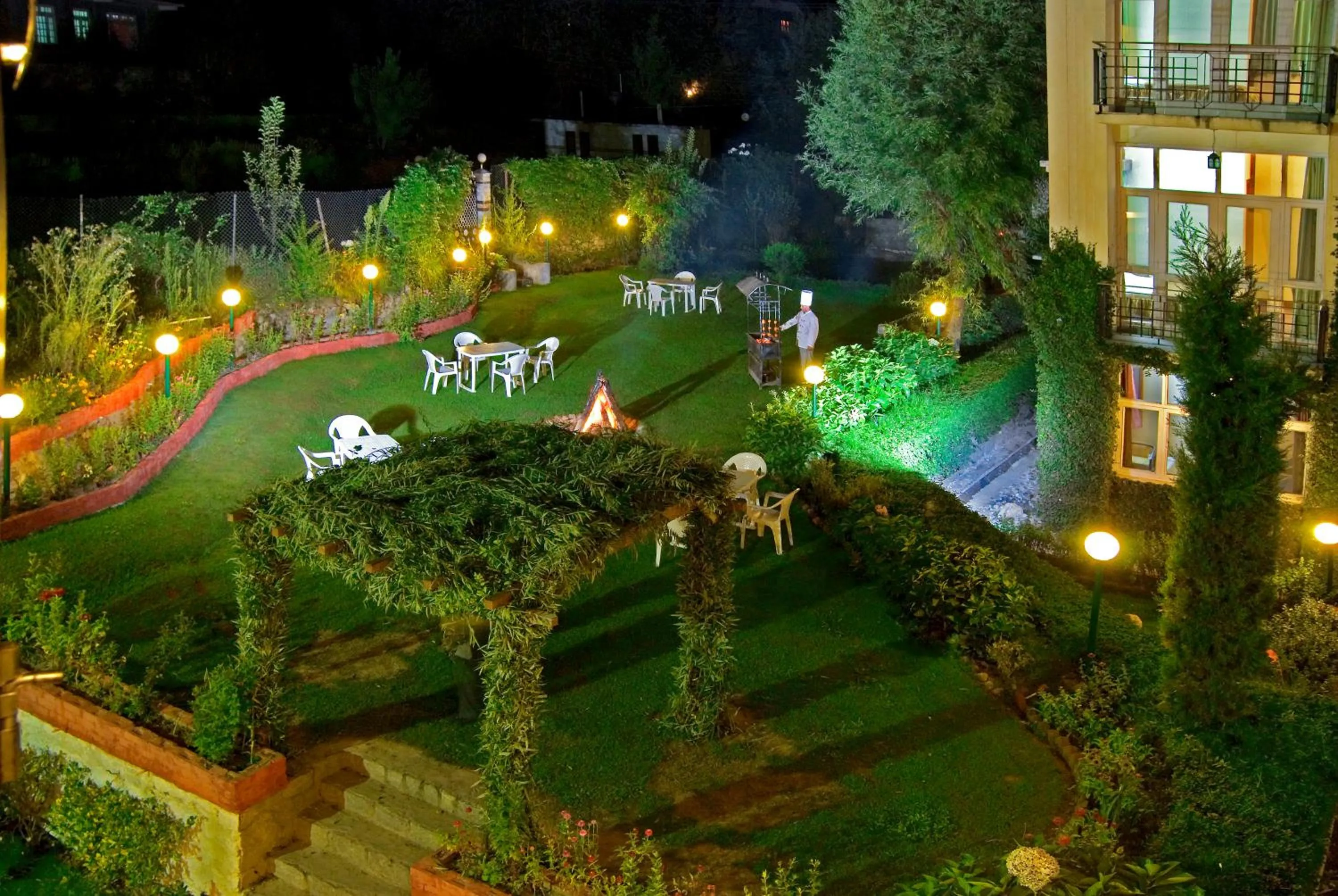 Night in De Vivendi Resorts, Manali with 35000 Sqft Open Lawn