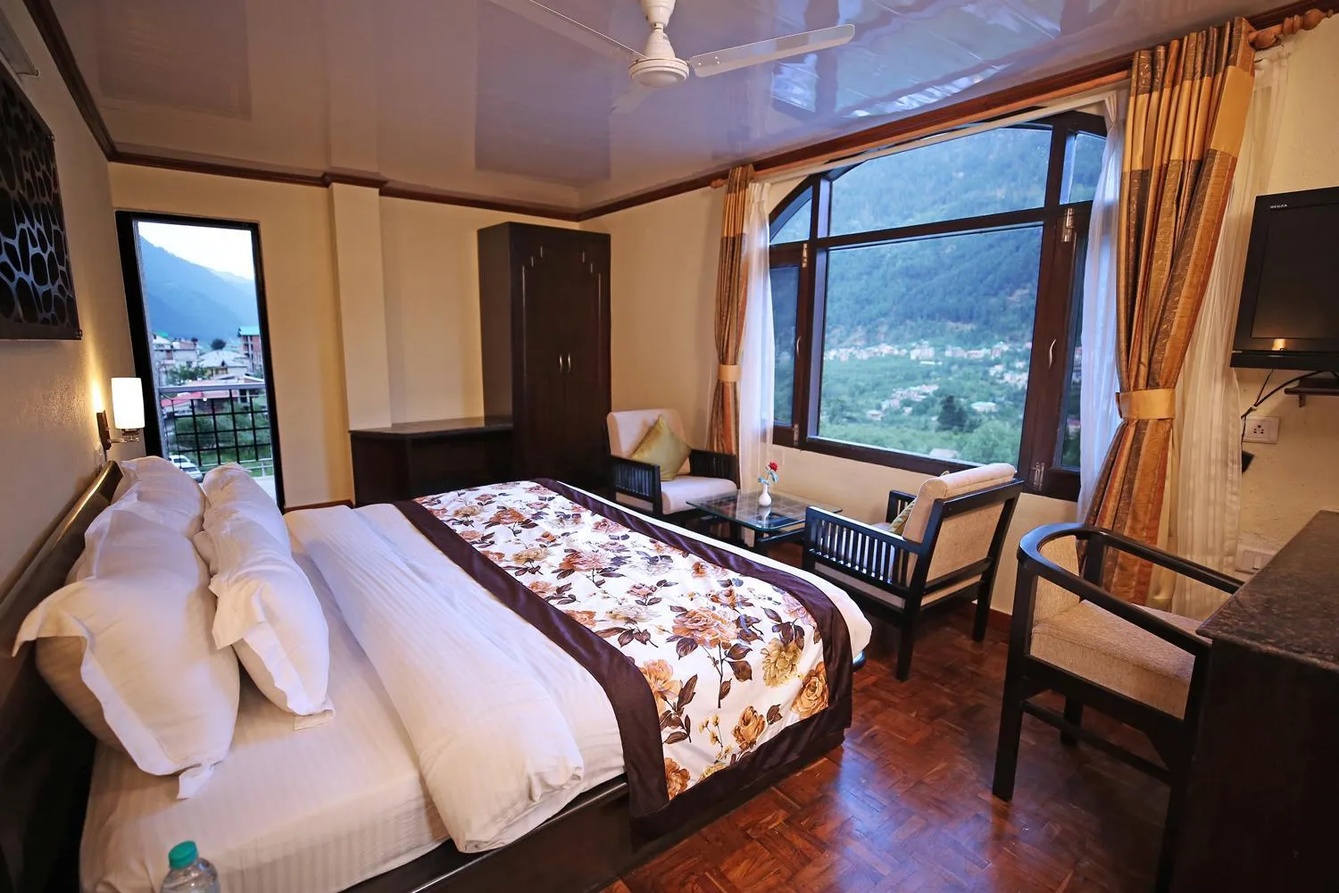 Coffee/tea facilities, Bed in De Vivendi Resorts, Manali with 35000 Sqft Open Lawn