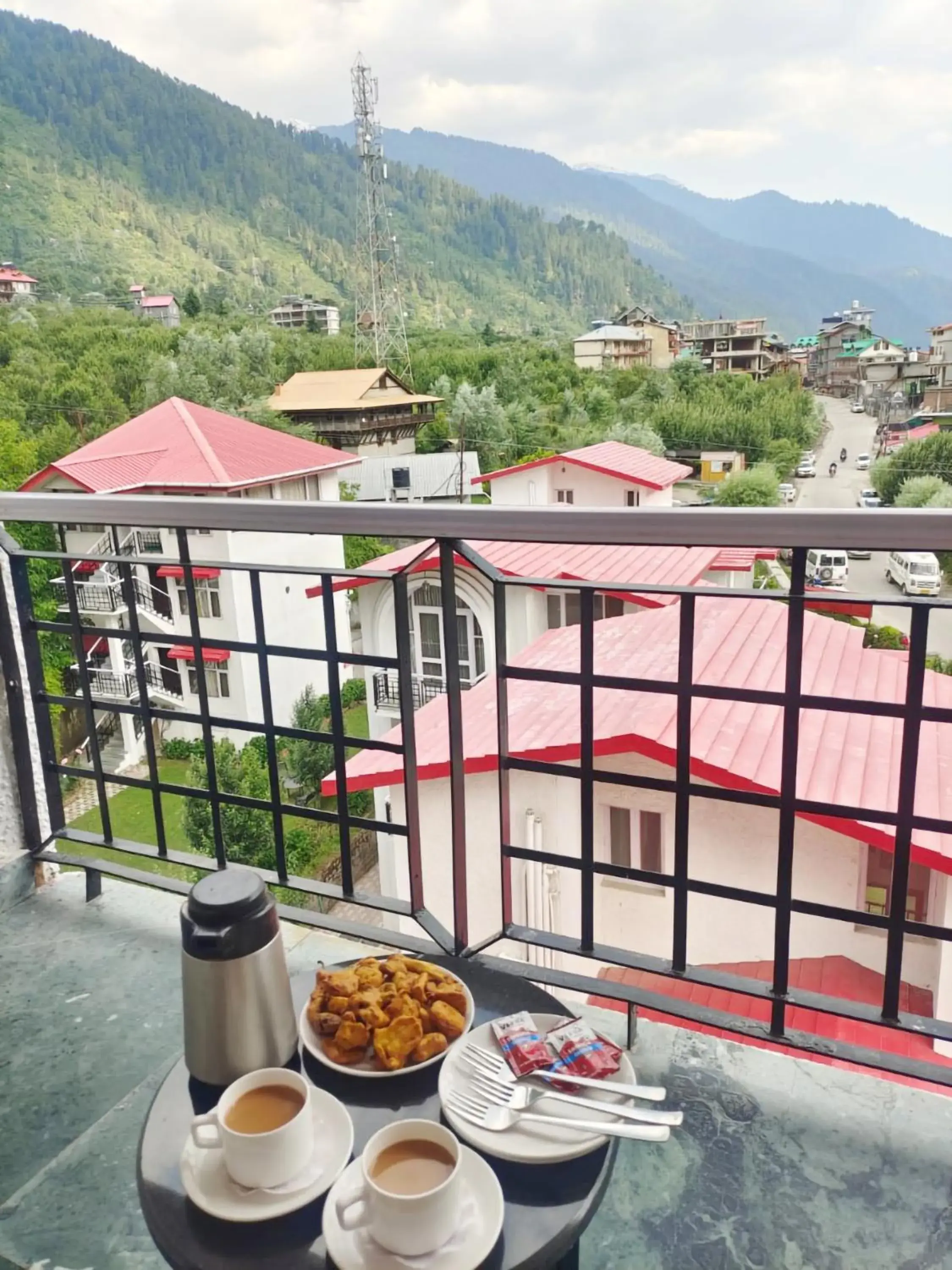 Deluxe Room in De Vivendi Resorts, Manali with 35000 Sqft Open Lawn Deluxe Room in De Vivendi Resorts, Manali with 35000 Sqft Open Lawn
