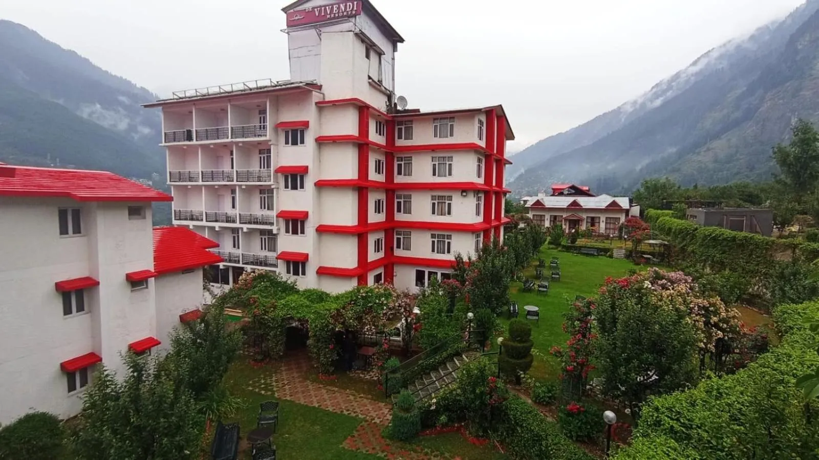 Property building in De Vivendi Resorts, Manali with 35000 Sqft Open Lawn