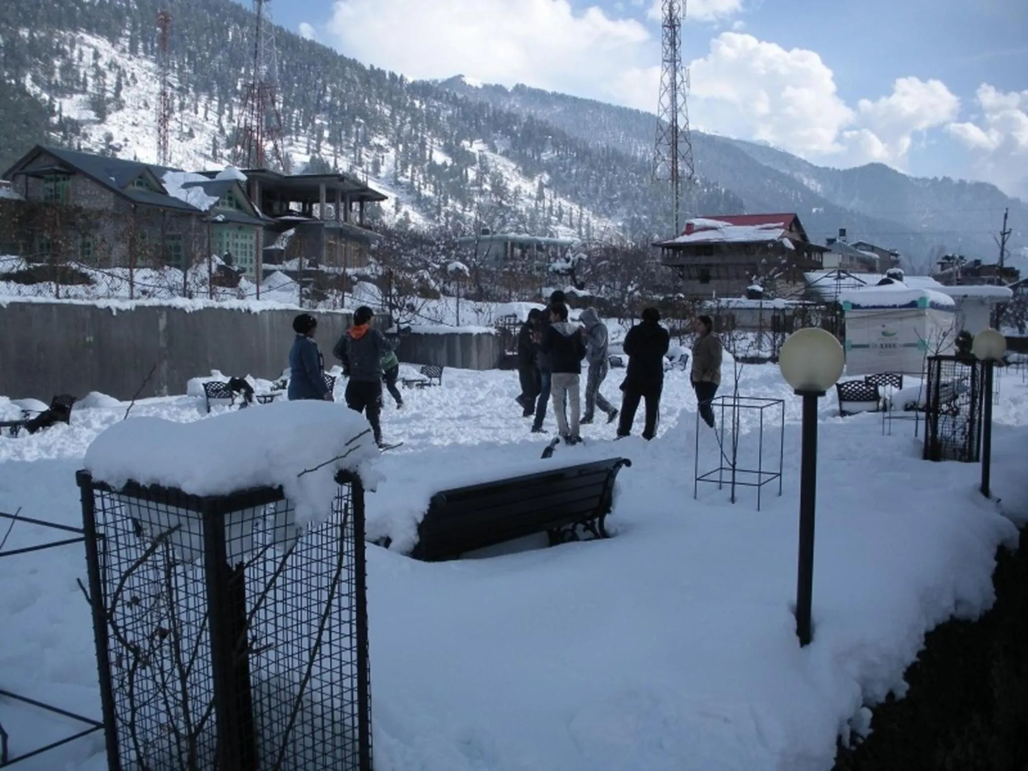 group of guests in De Vivendi Resorts, Manali with 35000 Sqft Open Lawn