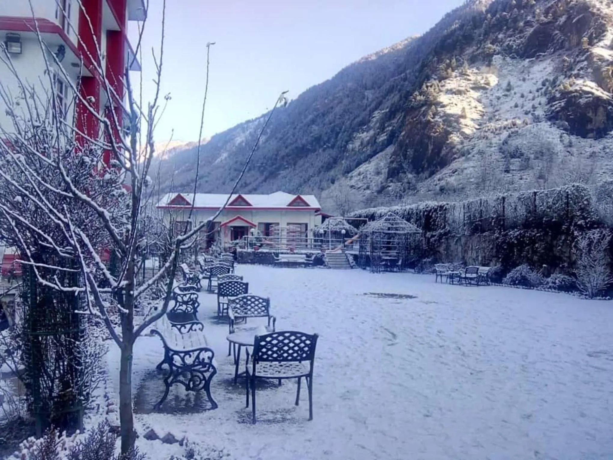 Property building in De Vivendi Resorts, Manali with 35000 Sqft Open Lawn