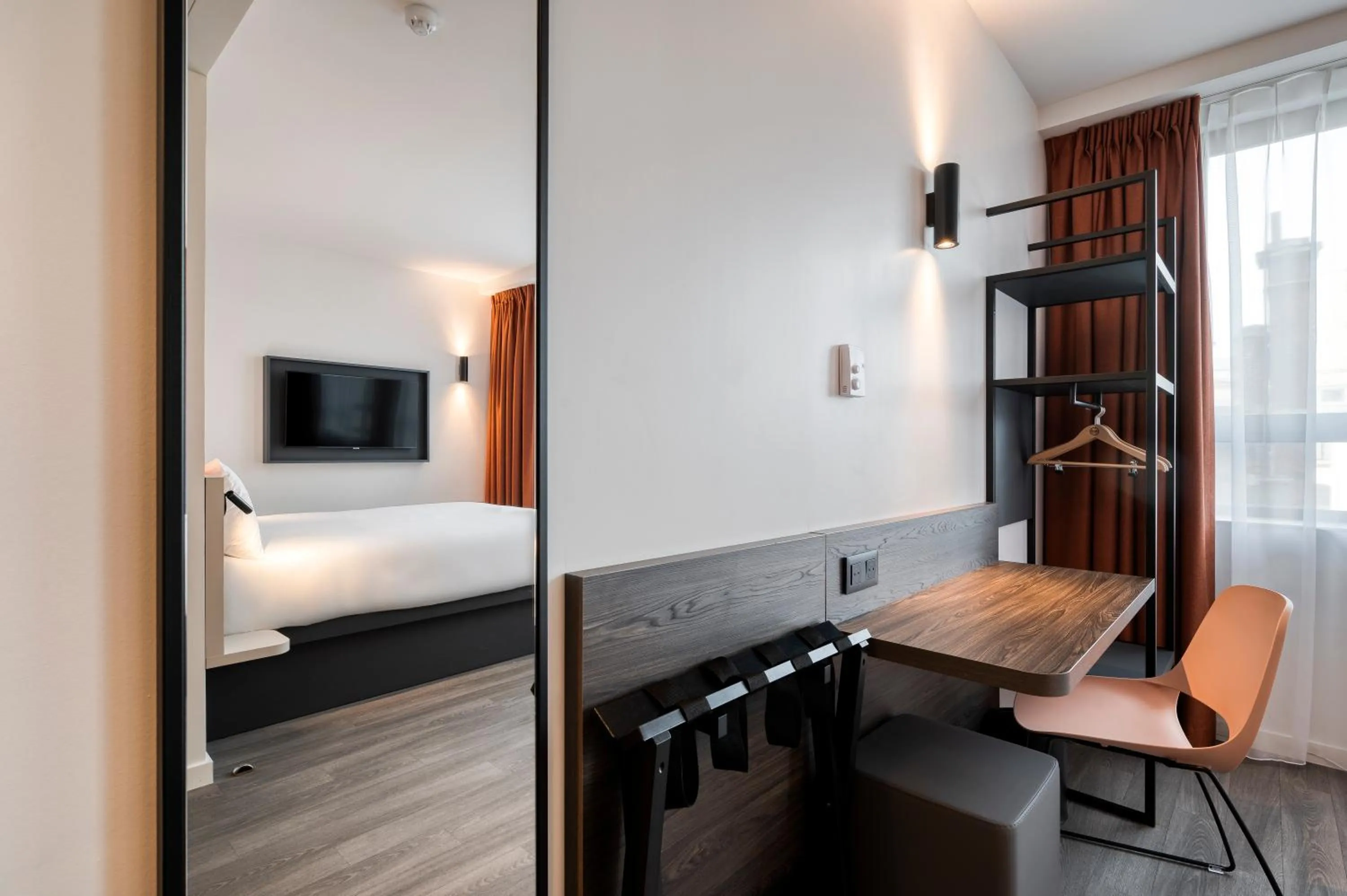 Photo of the whole room, Bed in B&B HOTEL Antwerpen Centrum