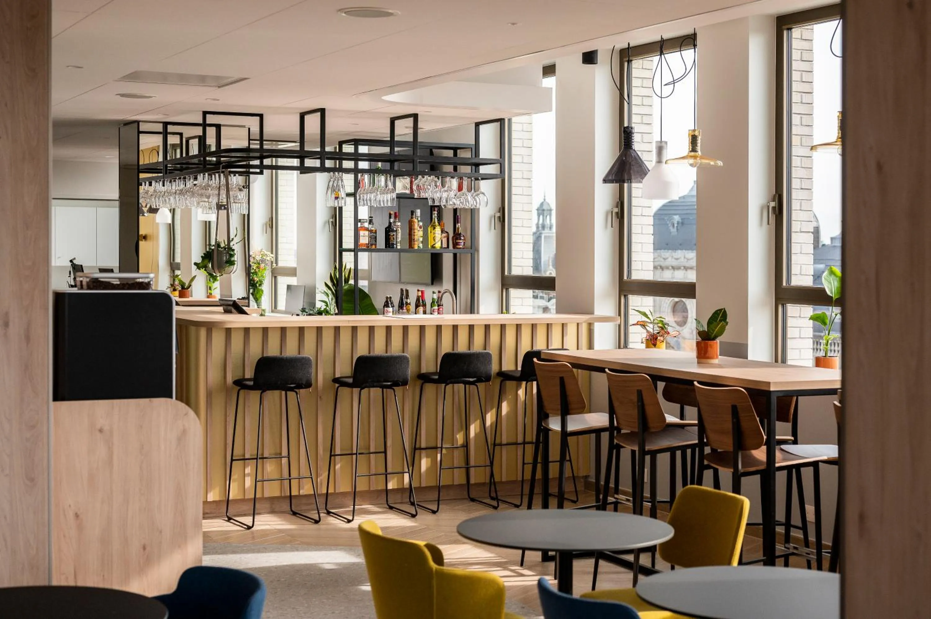 Lounge or bar in B&B HOTEL Antwerpen Centrum