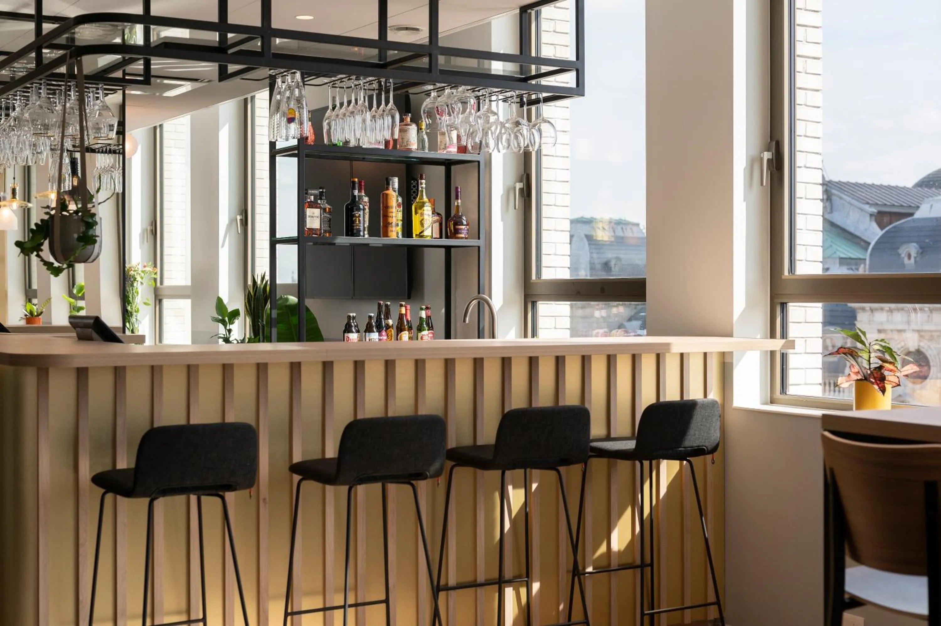 Lounge or bar in B&B HOTEL Antwerpen Centrum