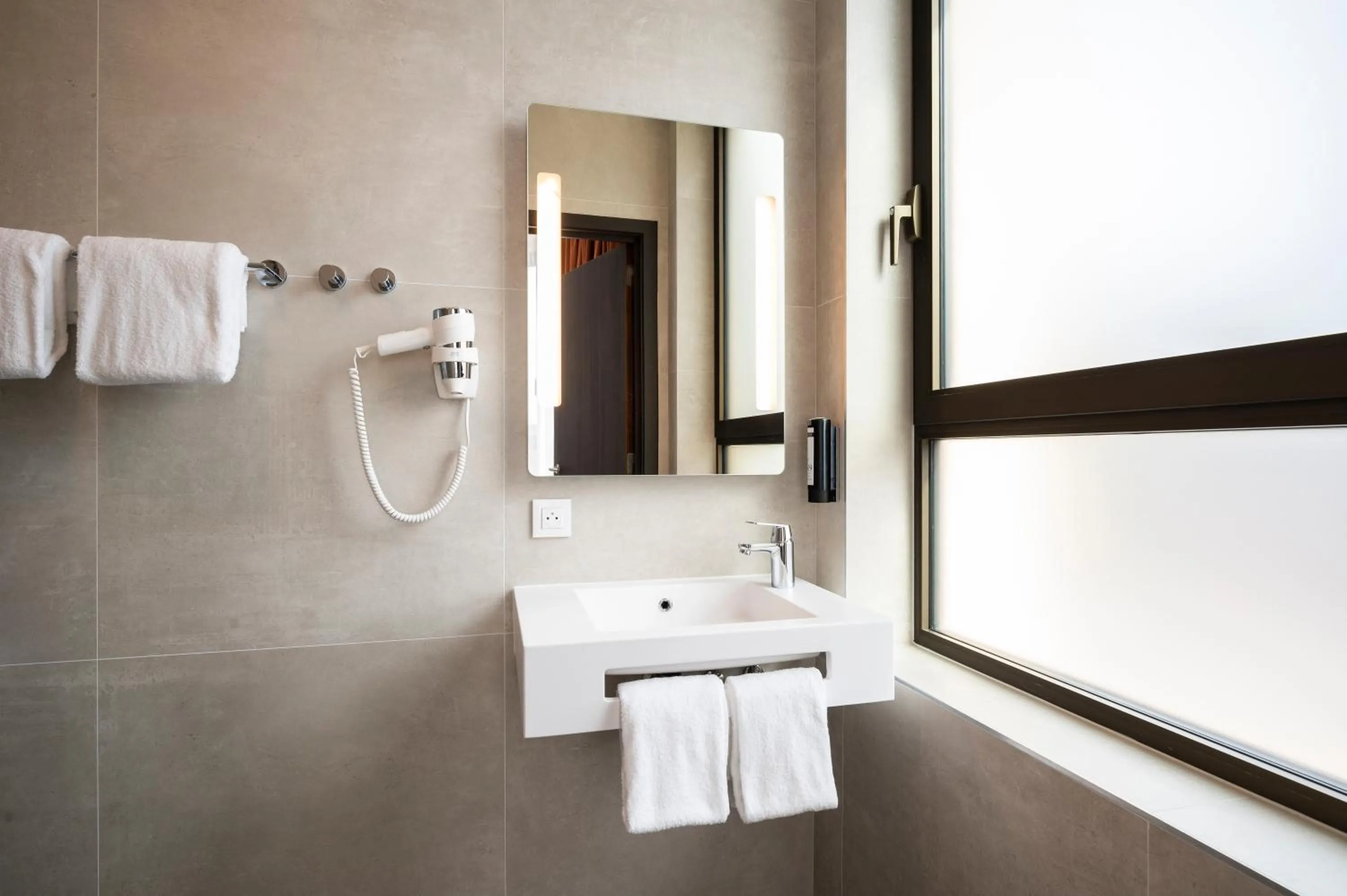 Bathroom in B&B HOTEL Antwerpen Centrum