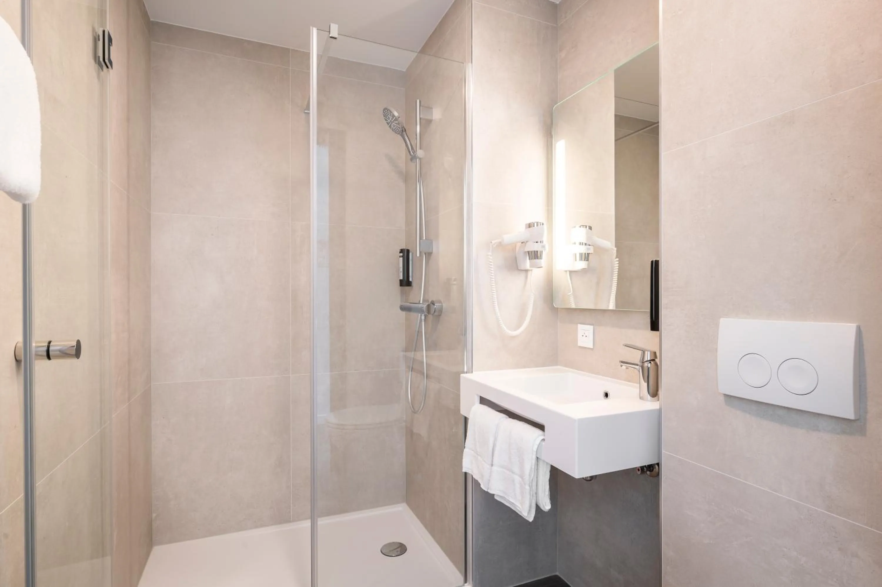 Bathroom in B&B HOTEL Antwerpen Centrum