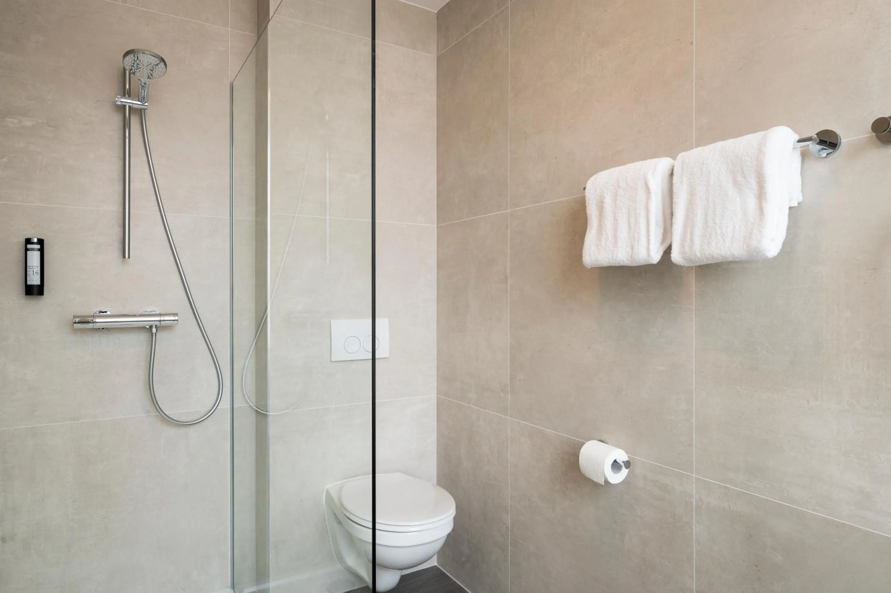 Bathroom in B&B HOTEL Antwerpen Centrum