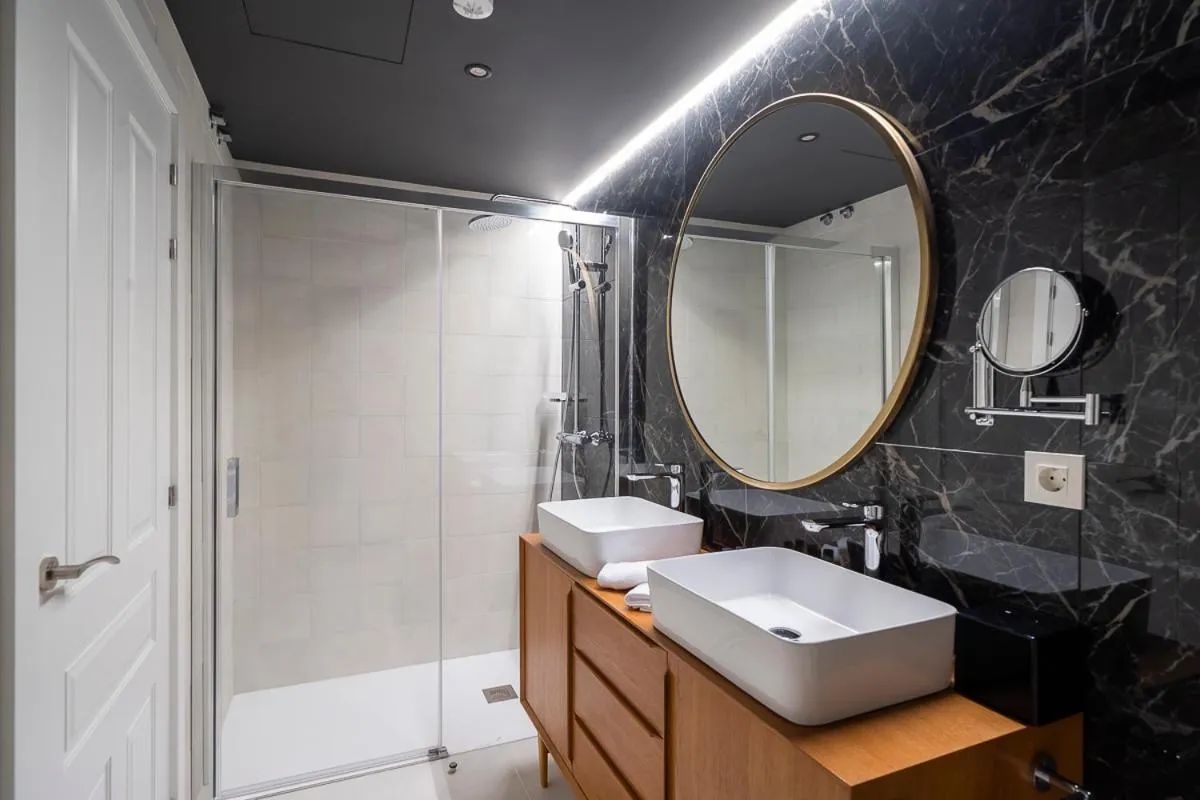 Shower in Hotel Palacio De Luko