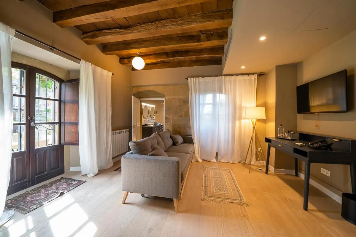 Communal lounge/ TV room in Hotel Palacio De Luko