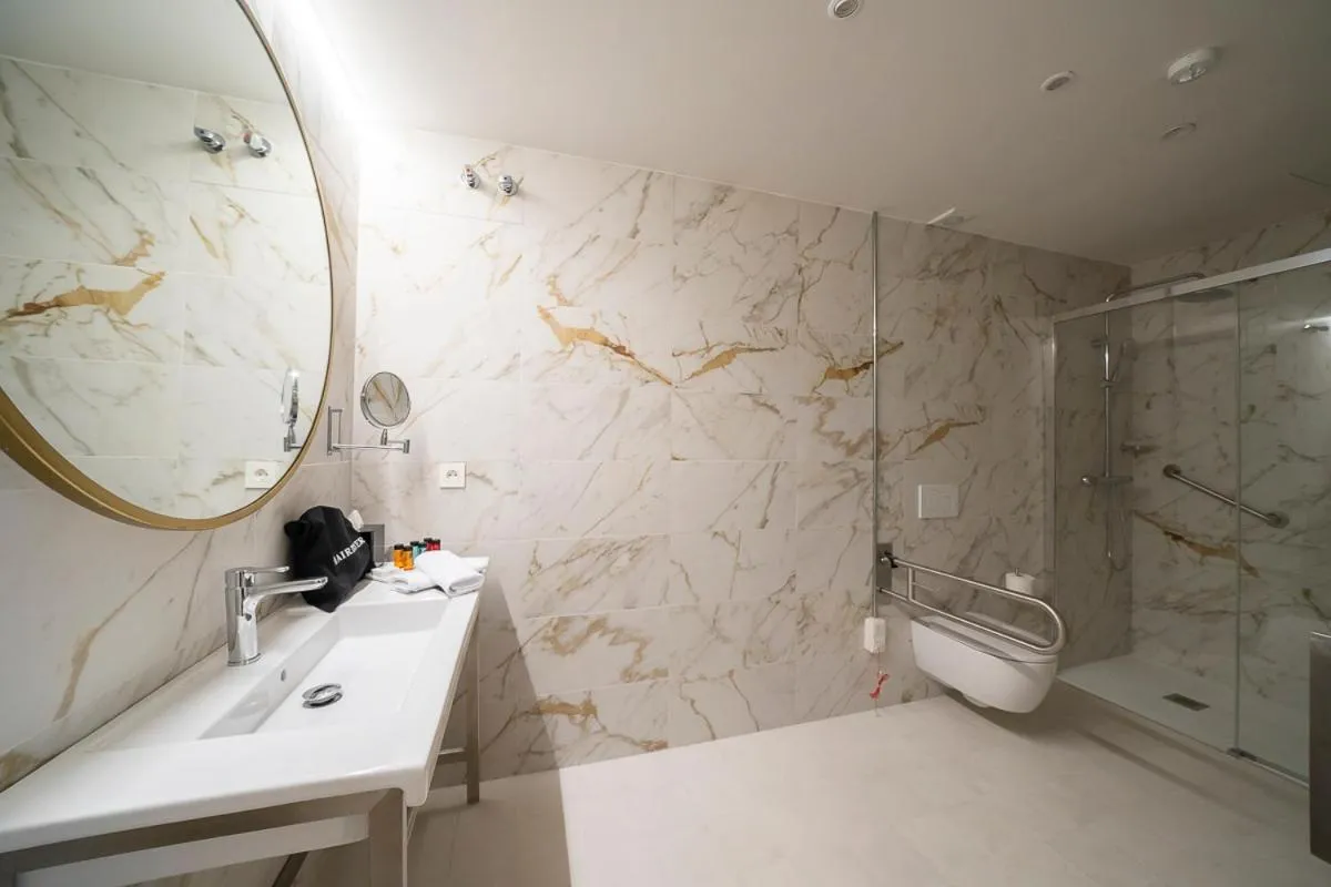 Shower in Hotel Palacio De Luko