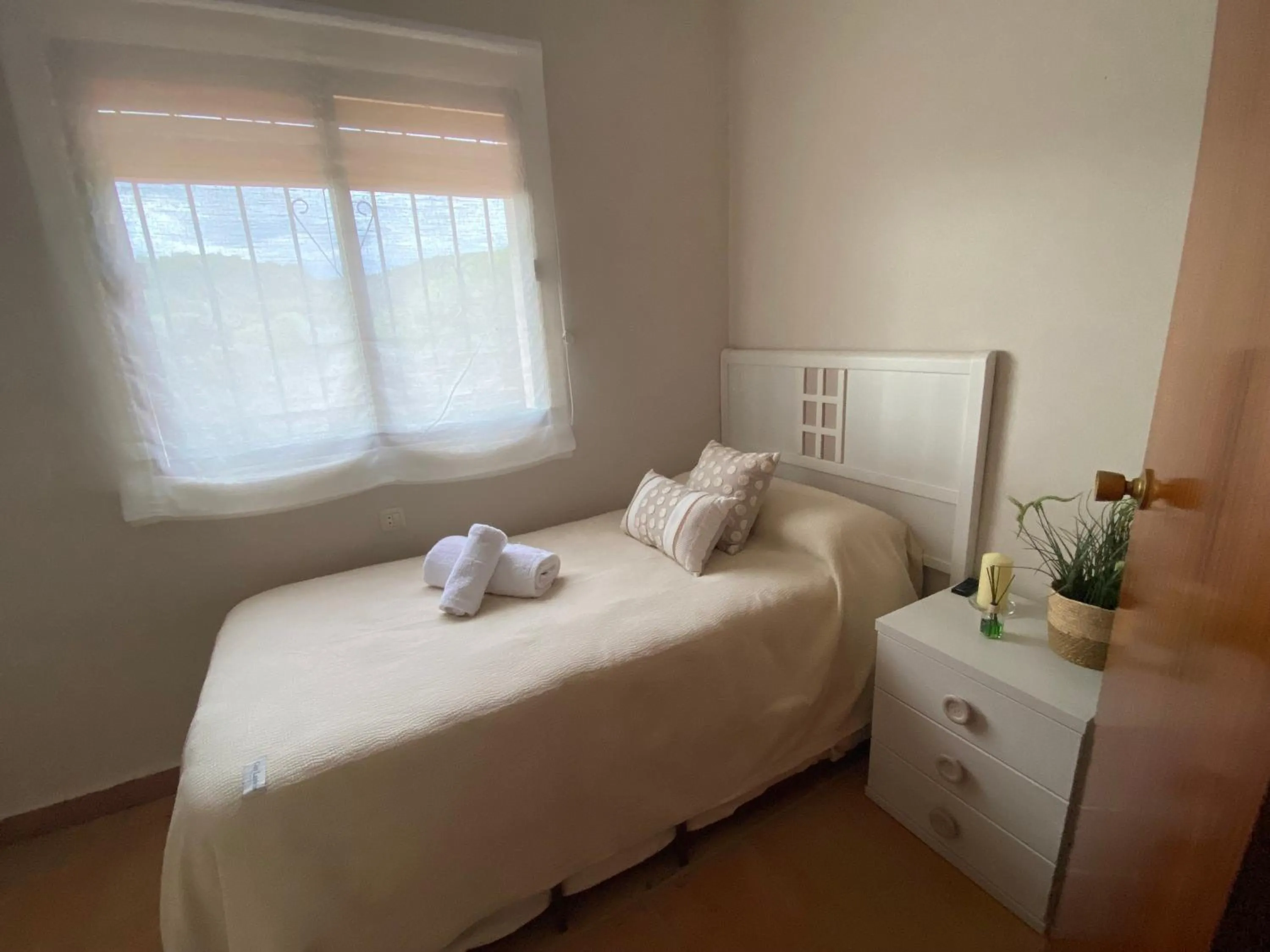 Photo of the whole room, Bed in Las Chorreras del Orejón 1